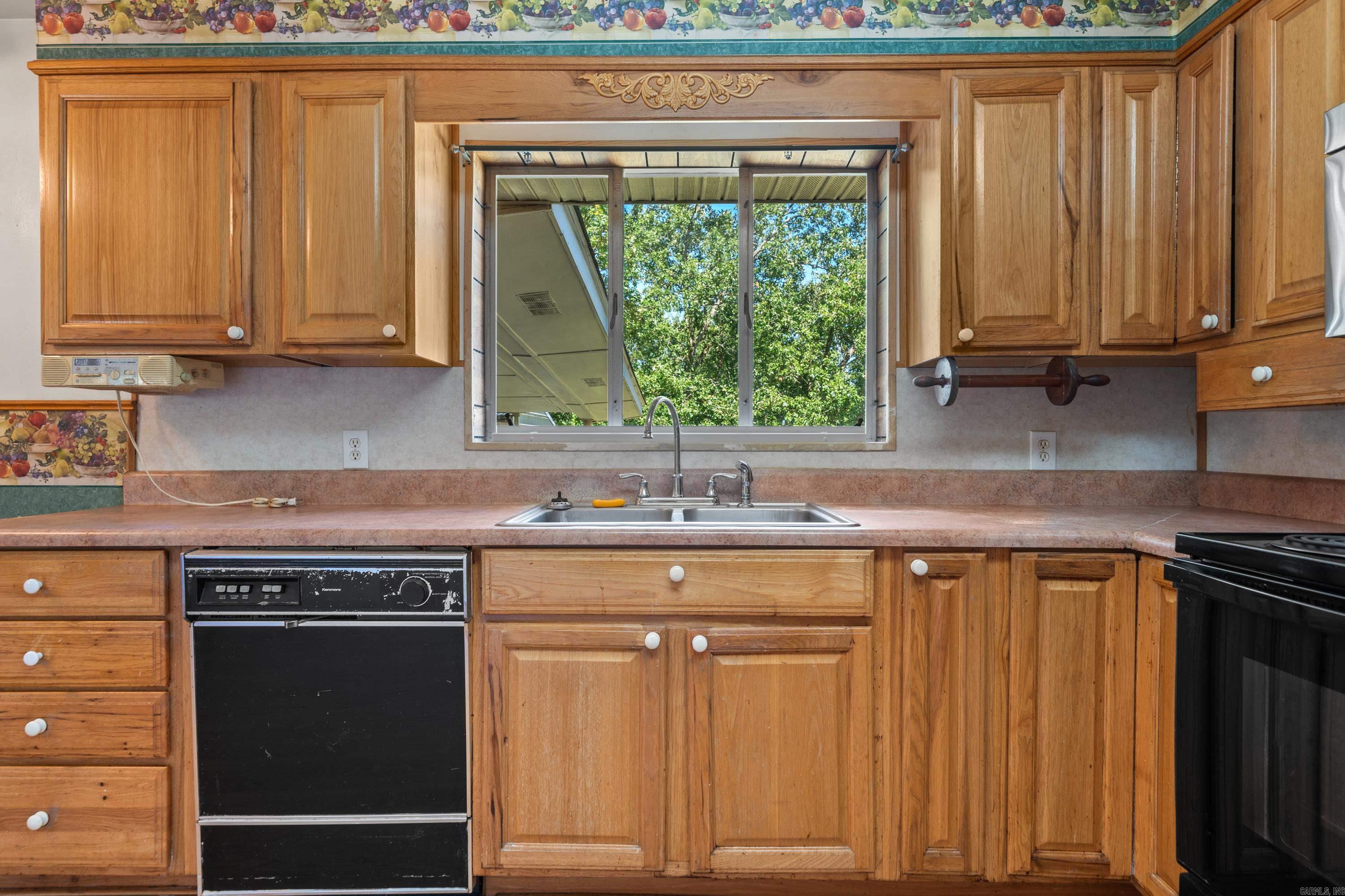 115 Roxbury St Street
