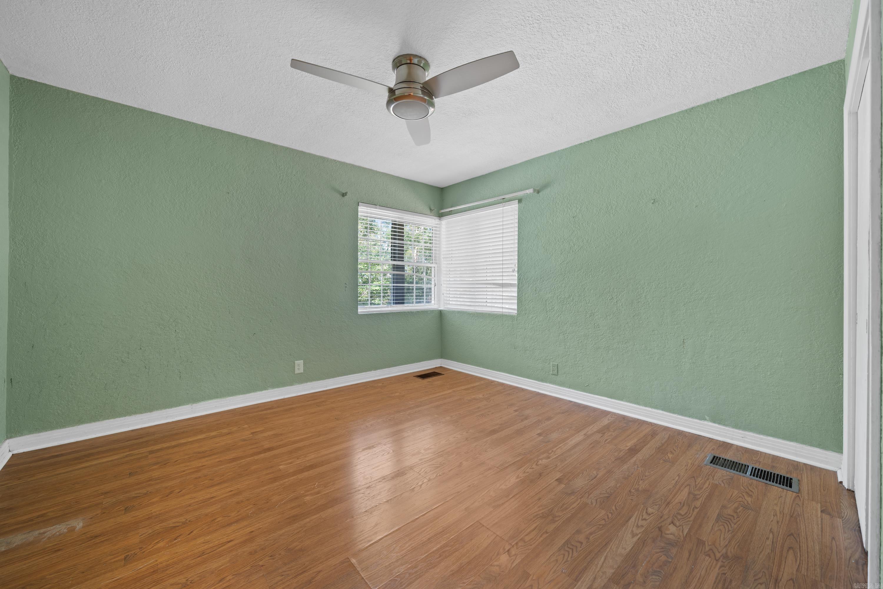 115 Roxbury St Street