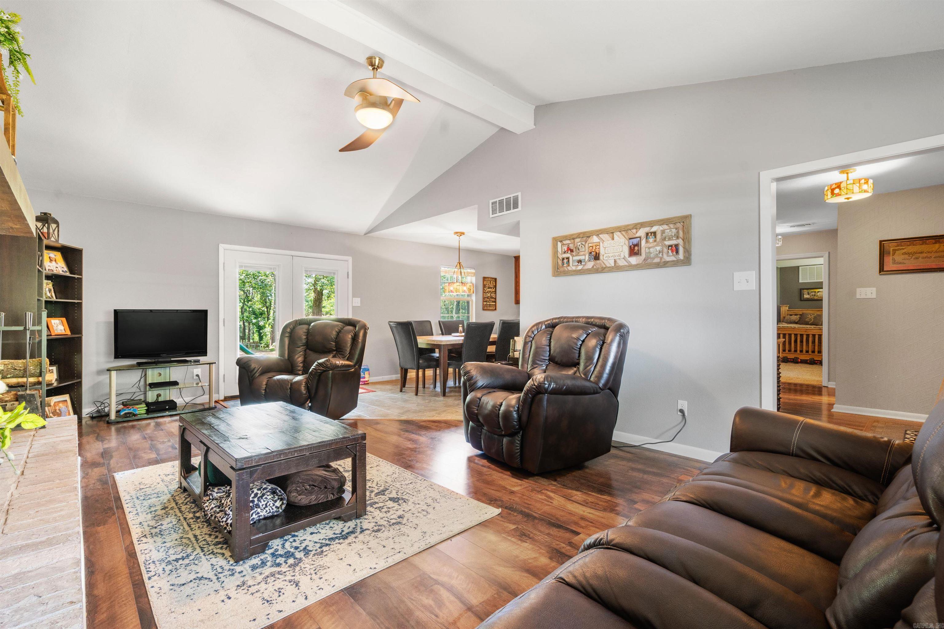 103 Tall Oaks Street