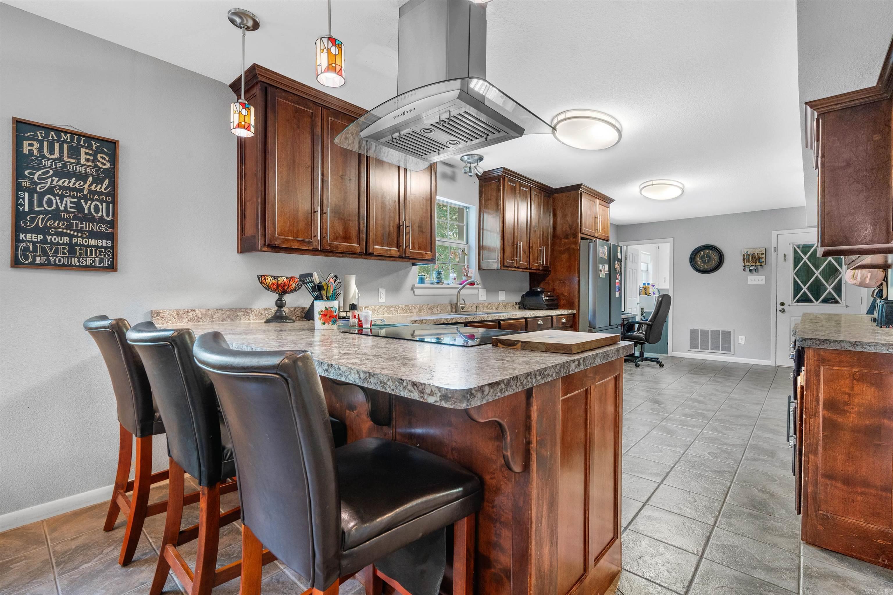 103 Tall Oaks Street