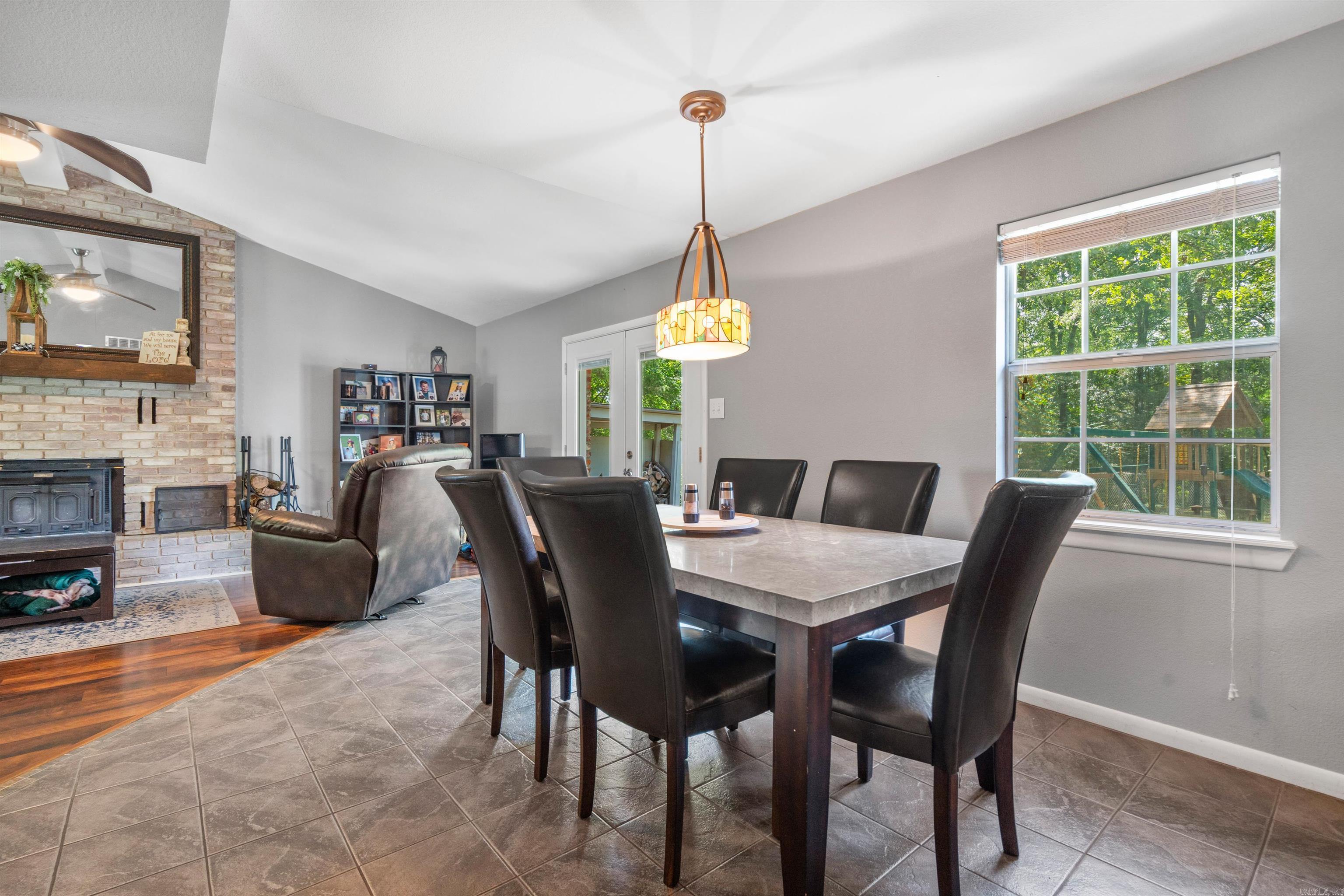 103 Tall Oaks Street