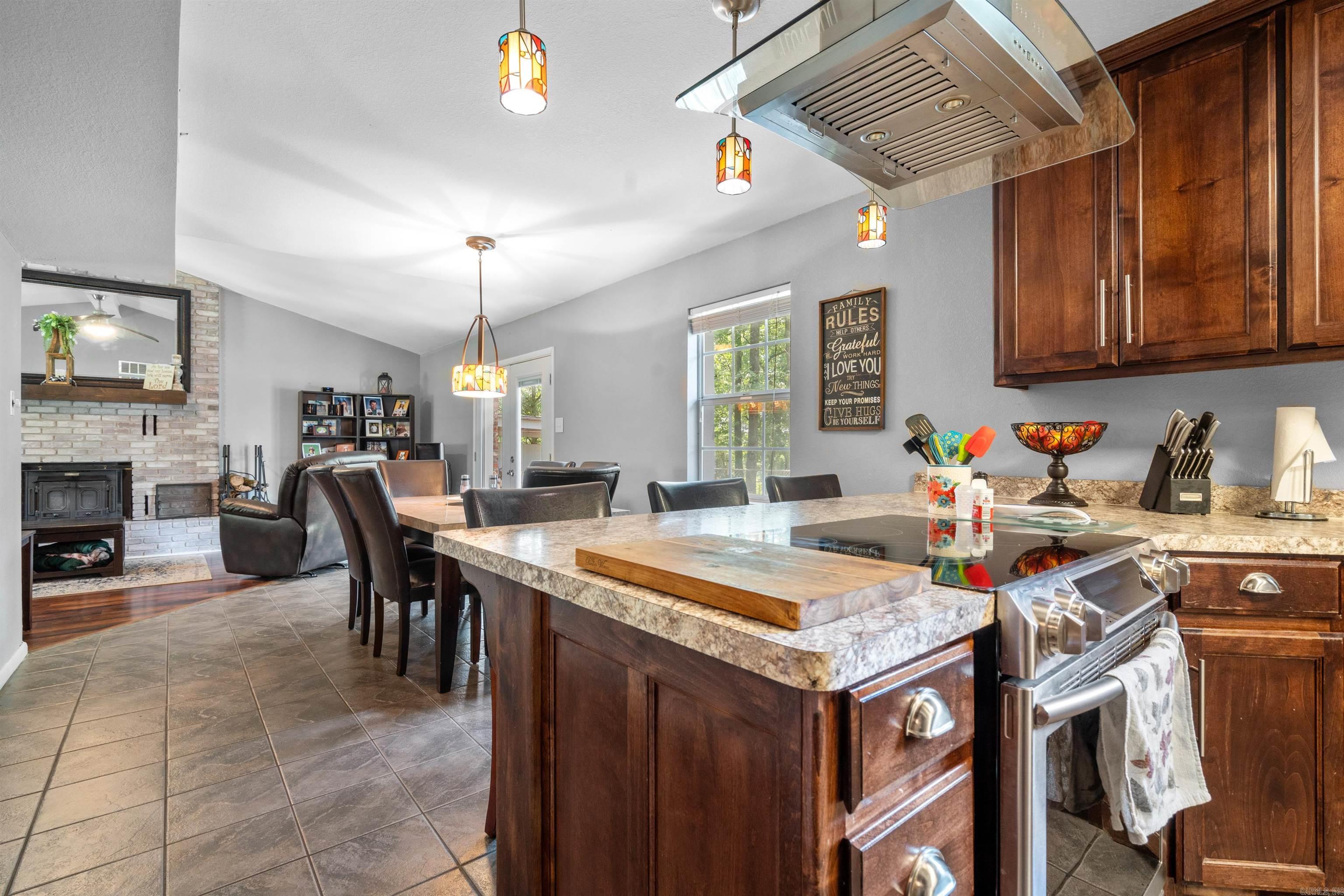 103 Tall Oaks Street