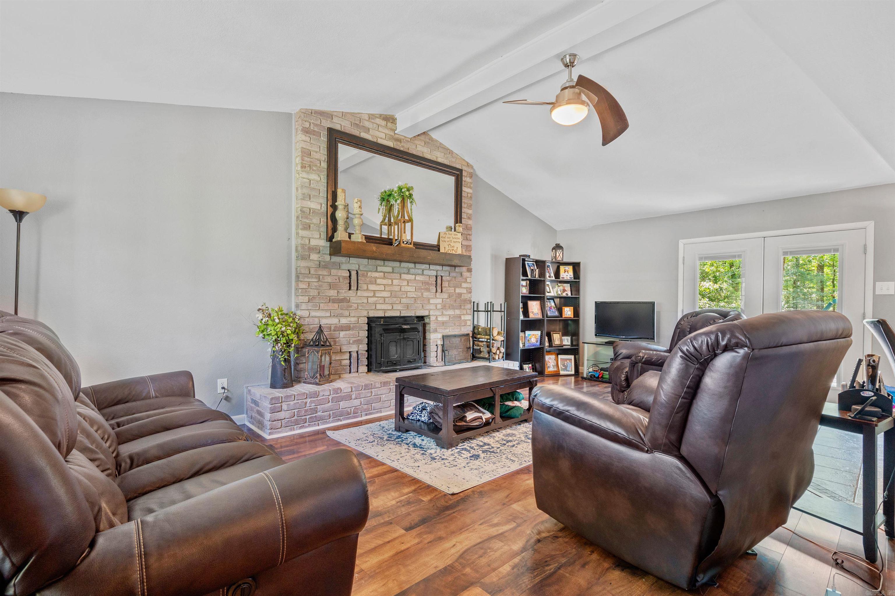 103 Tall Oaks Street