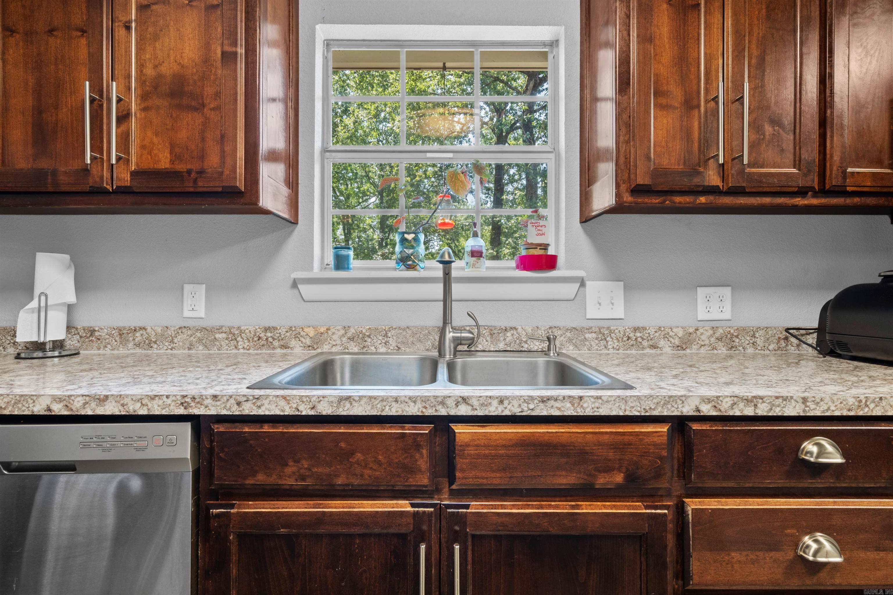 103 Tall Oaks Street