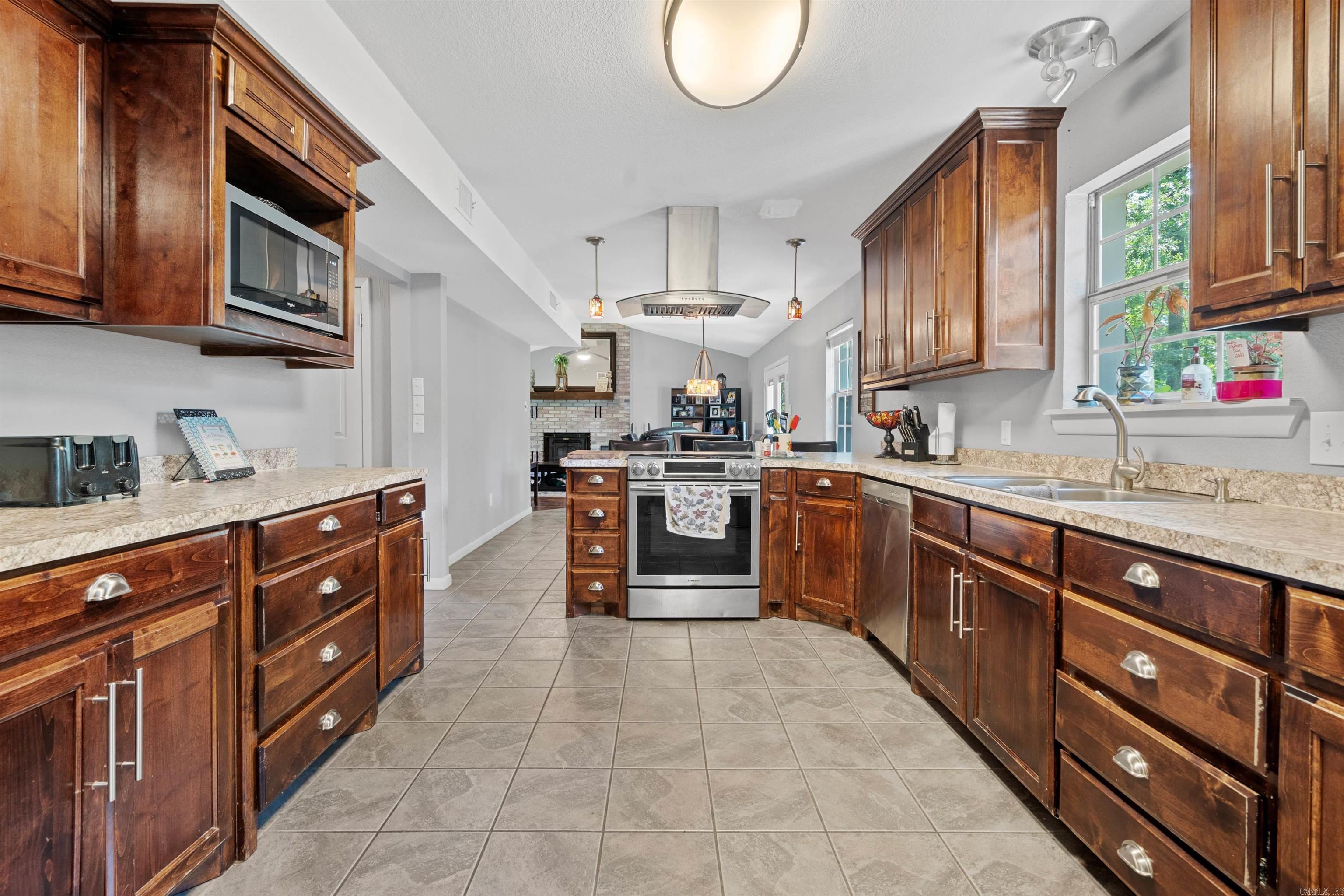 103 Tall Oaks Street