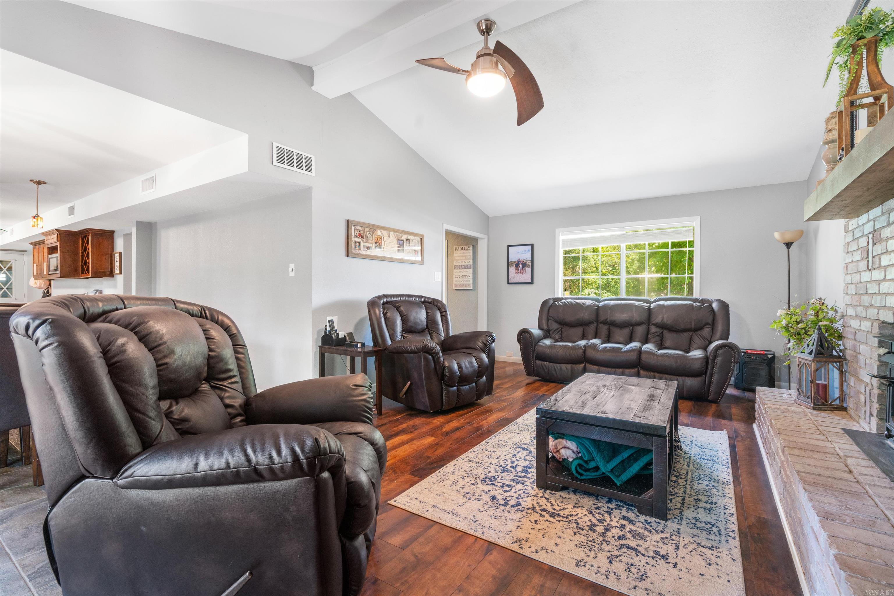 103 Tall Oaks Street