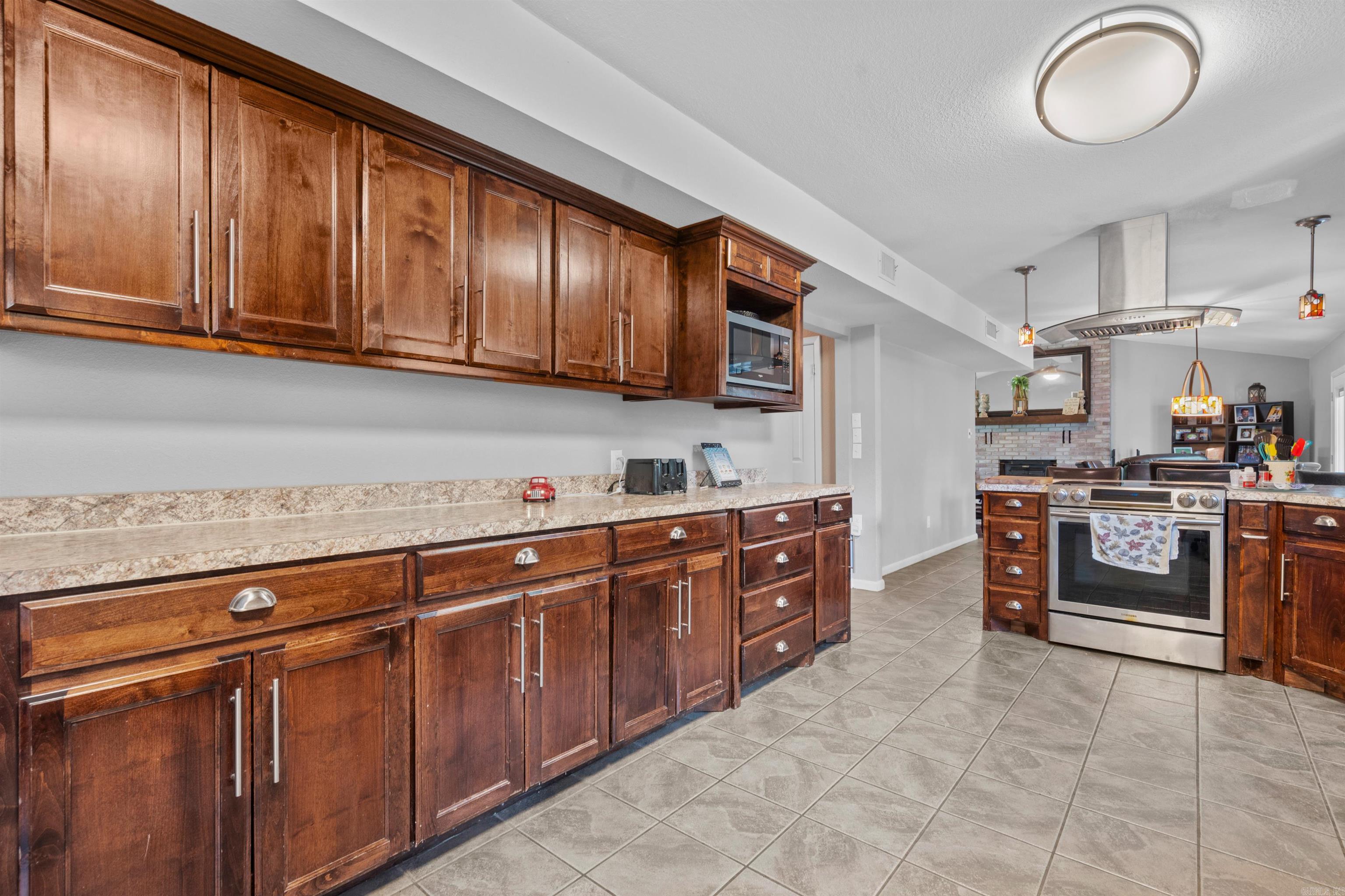 103 Tall Oaks Street