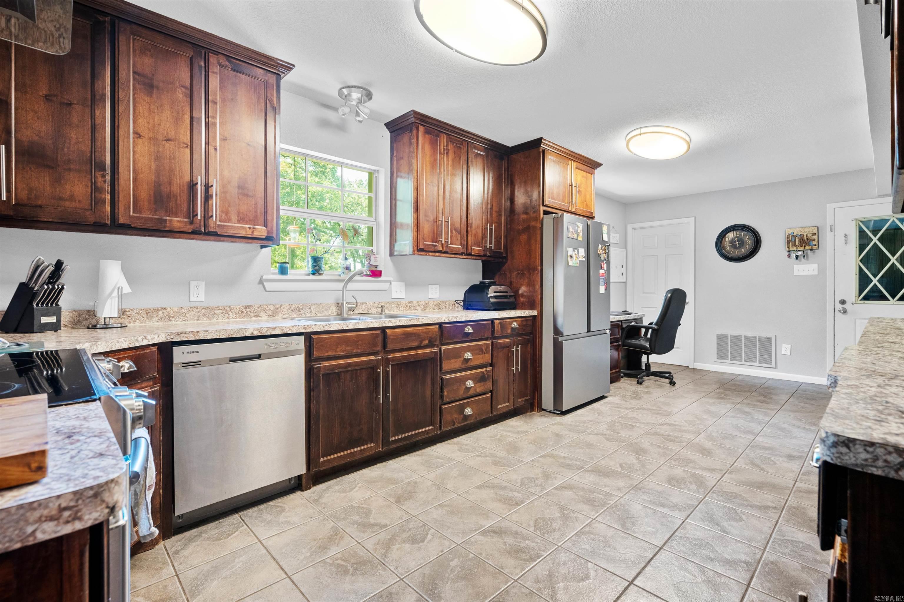 103 Tall Oaks Street