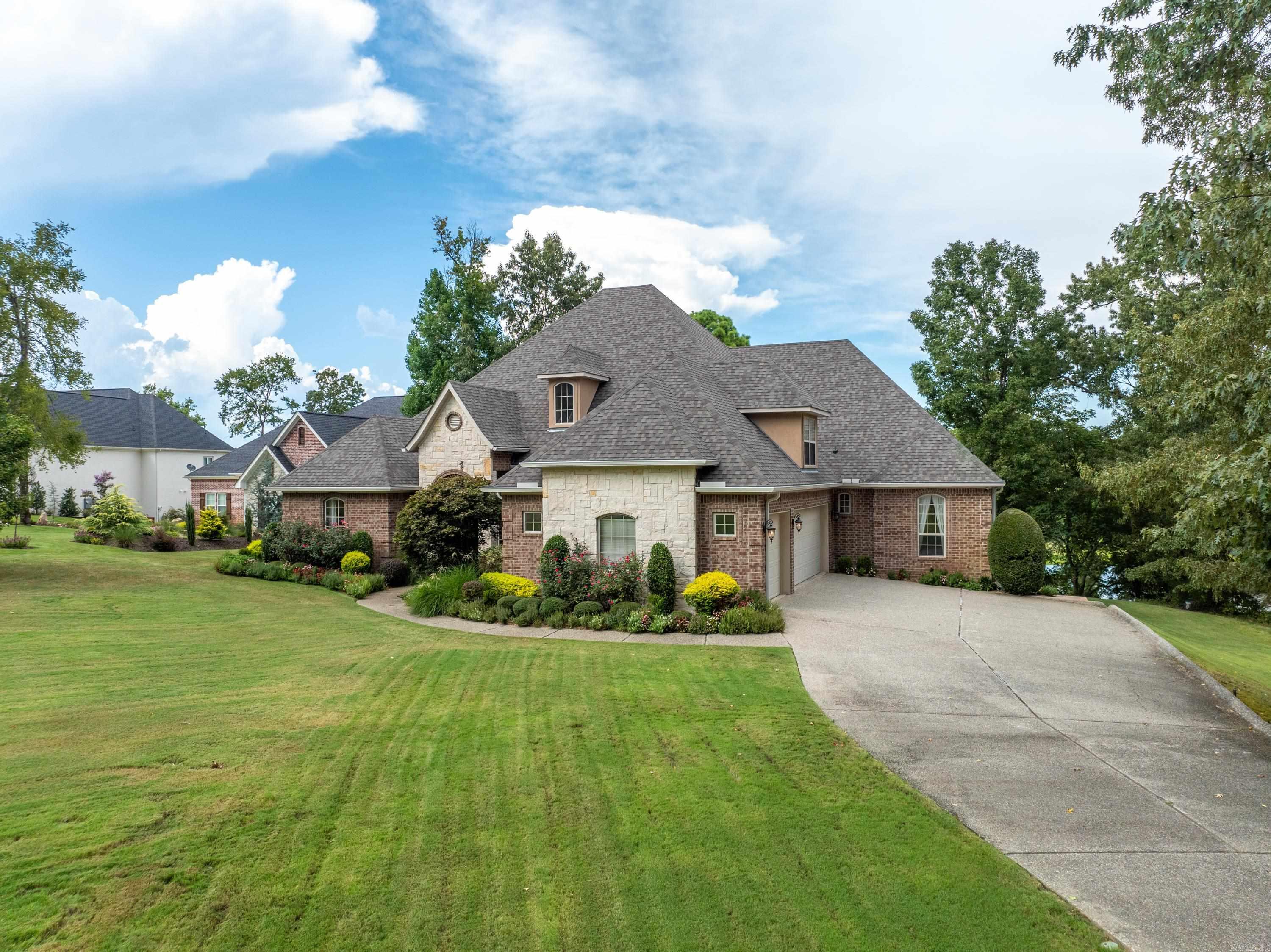 101 Misty Oak