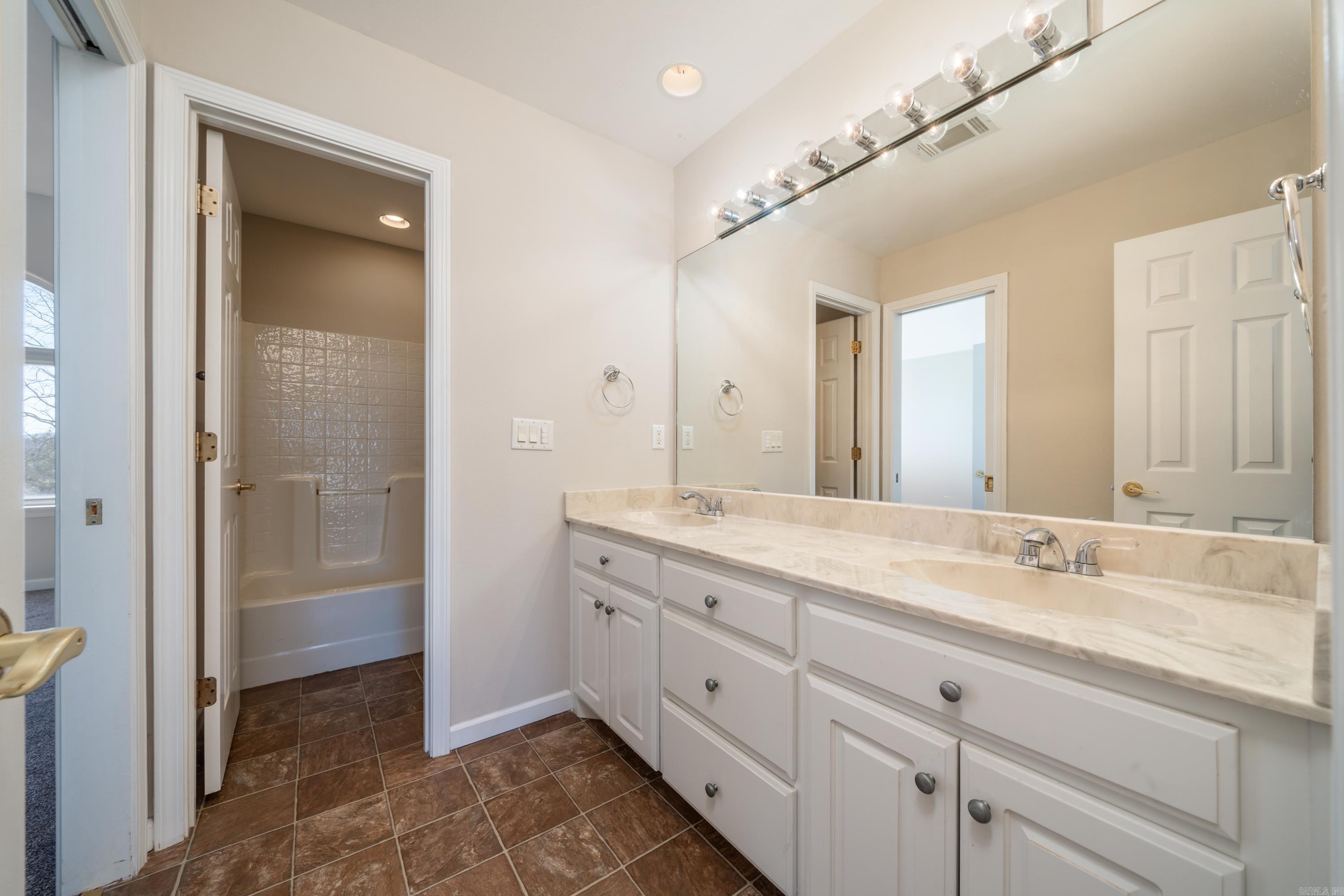 106 Hunterscove Court