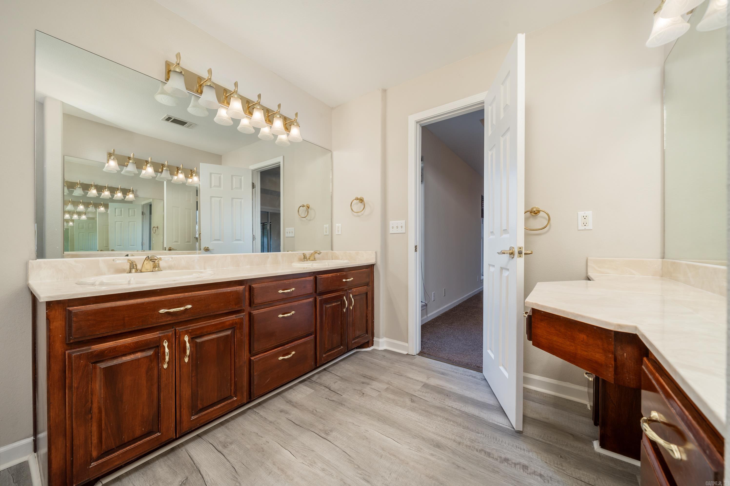 106 Hunterscove Court