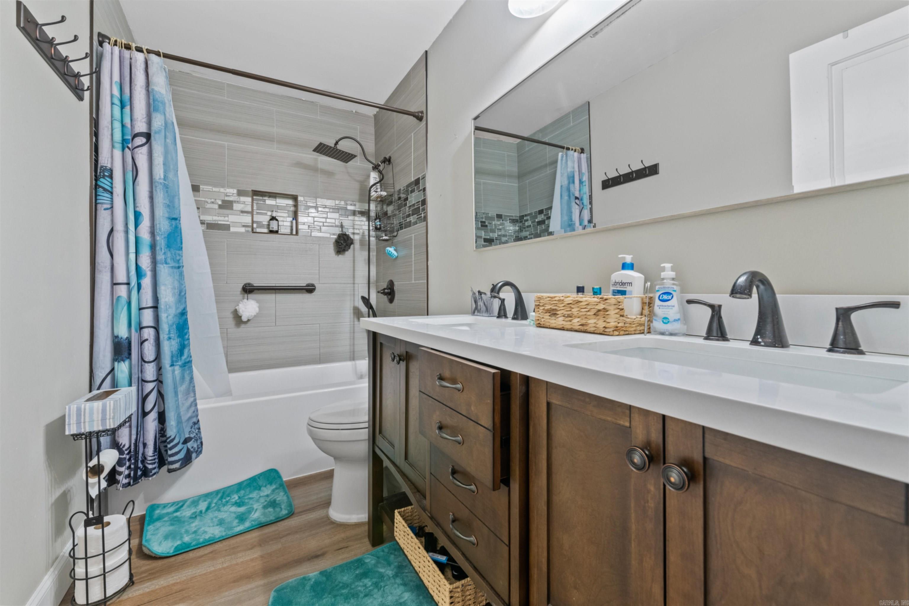 1909 W Republican Rd