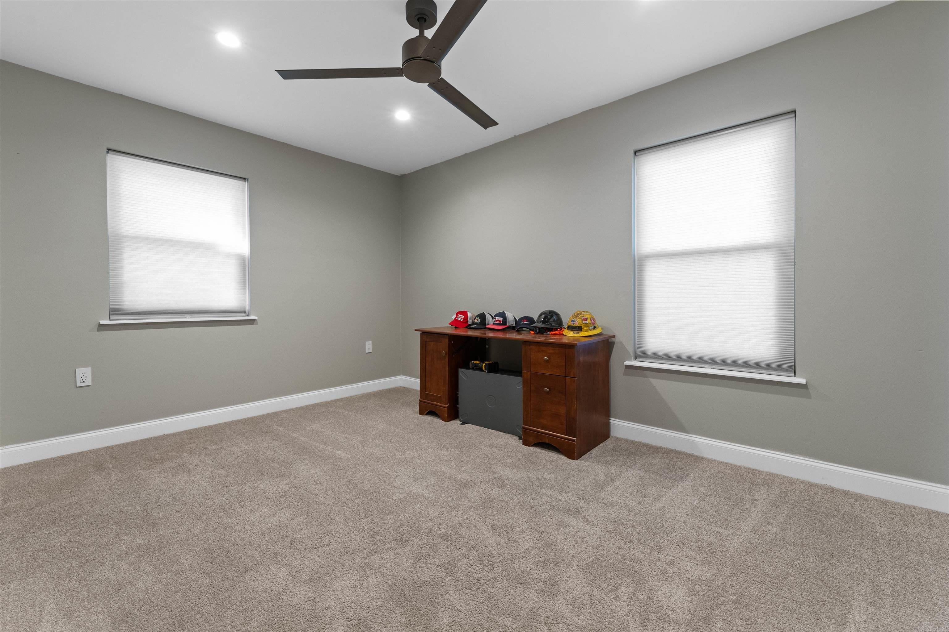 1909 W Republican Rd