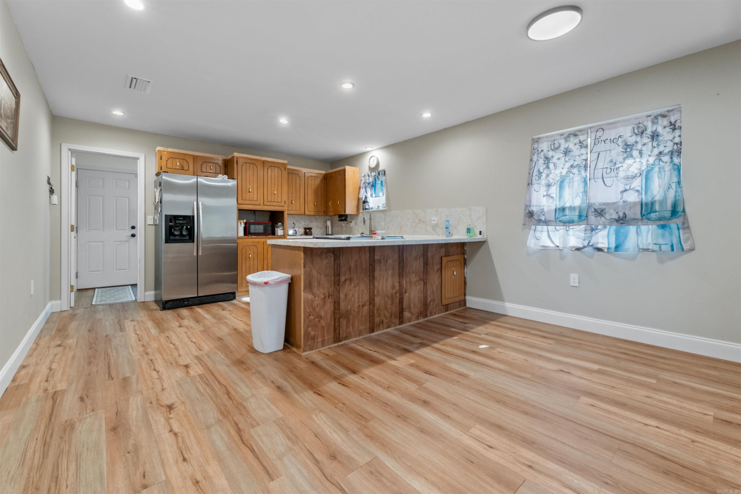 1909 W Republican Rd