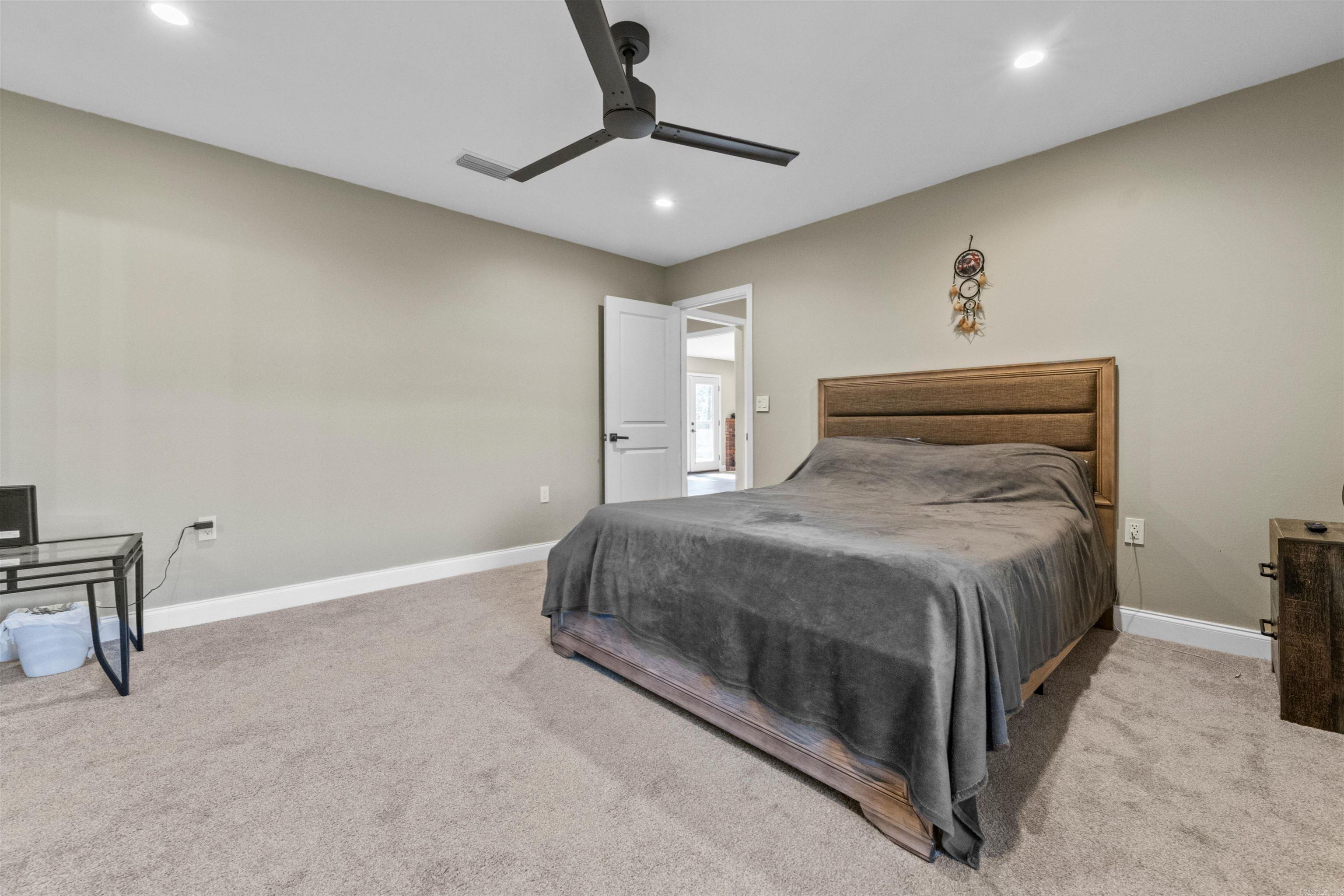 1909 W Republican Rd