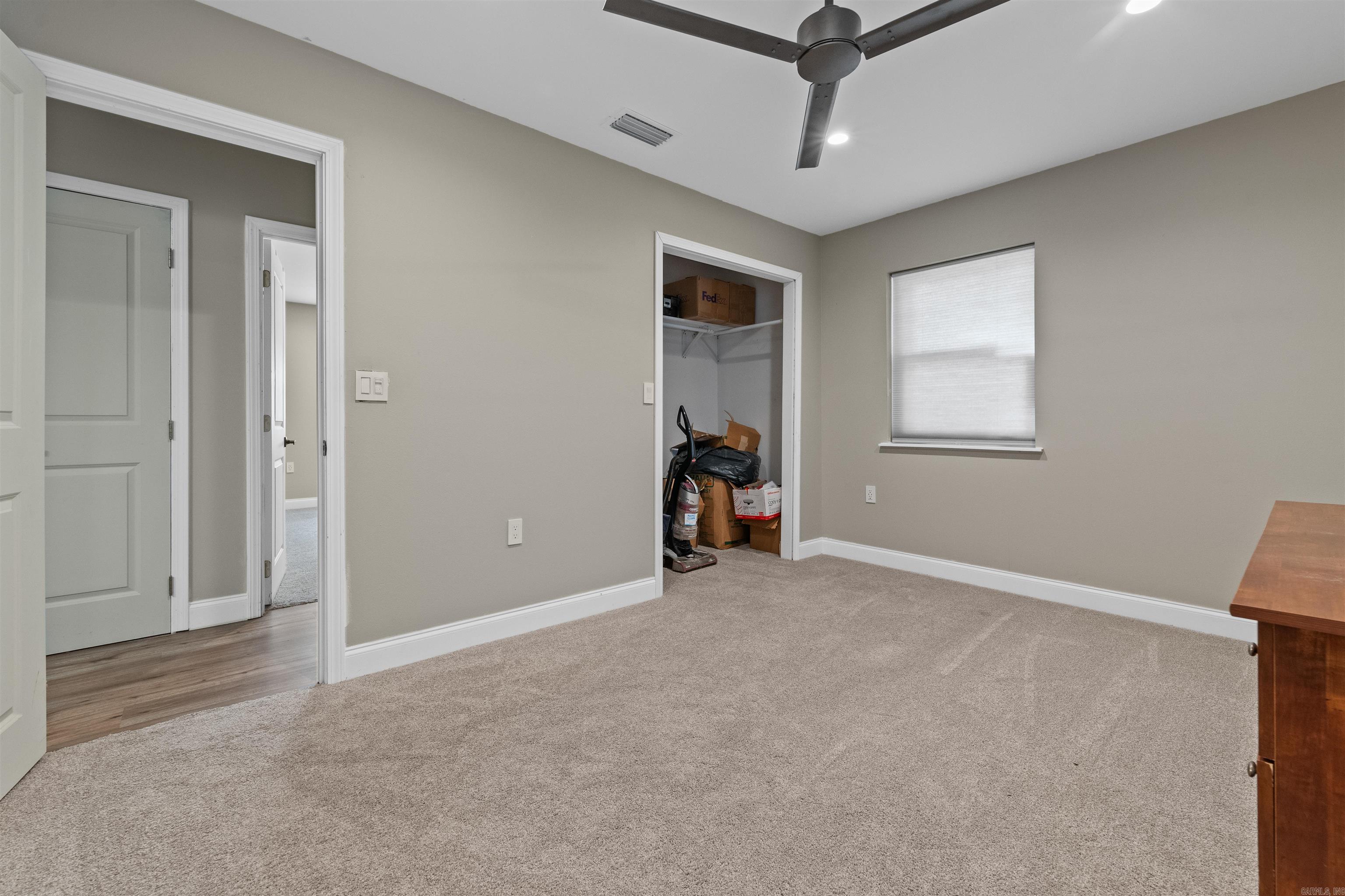 1909 W Republican Rd