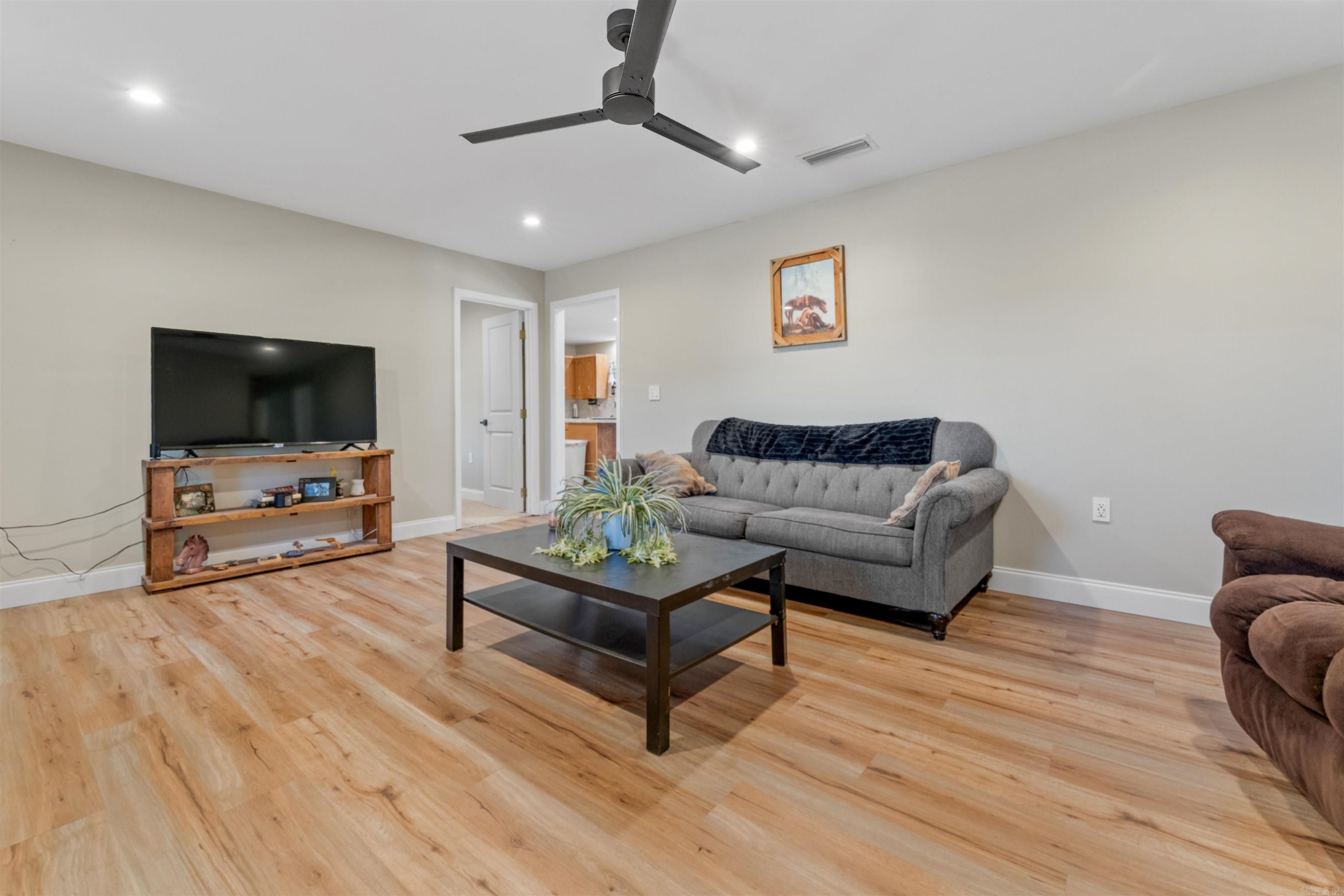 1909 W Republican Rd