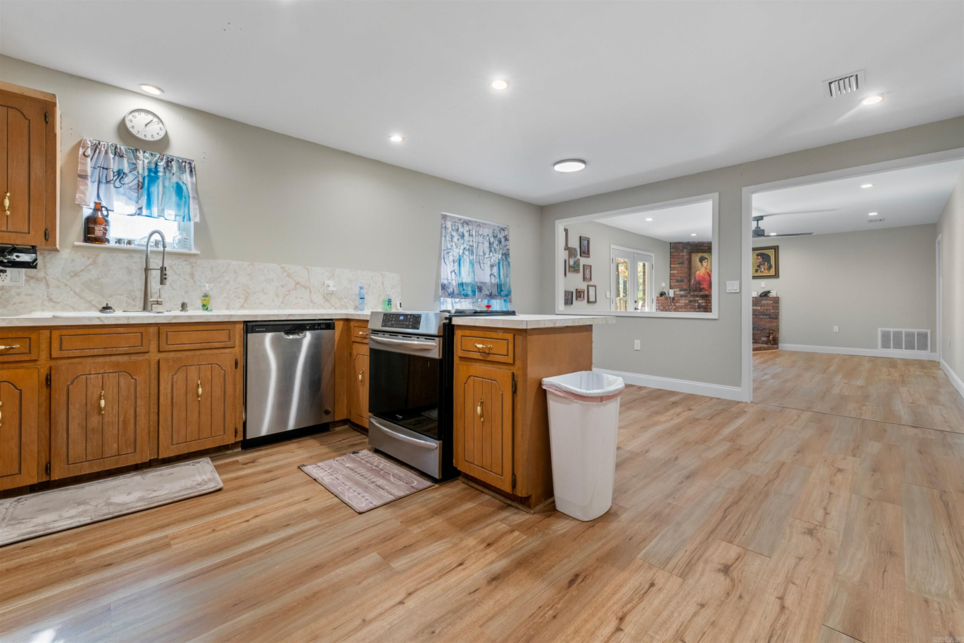 1909 W Republican Rd