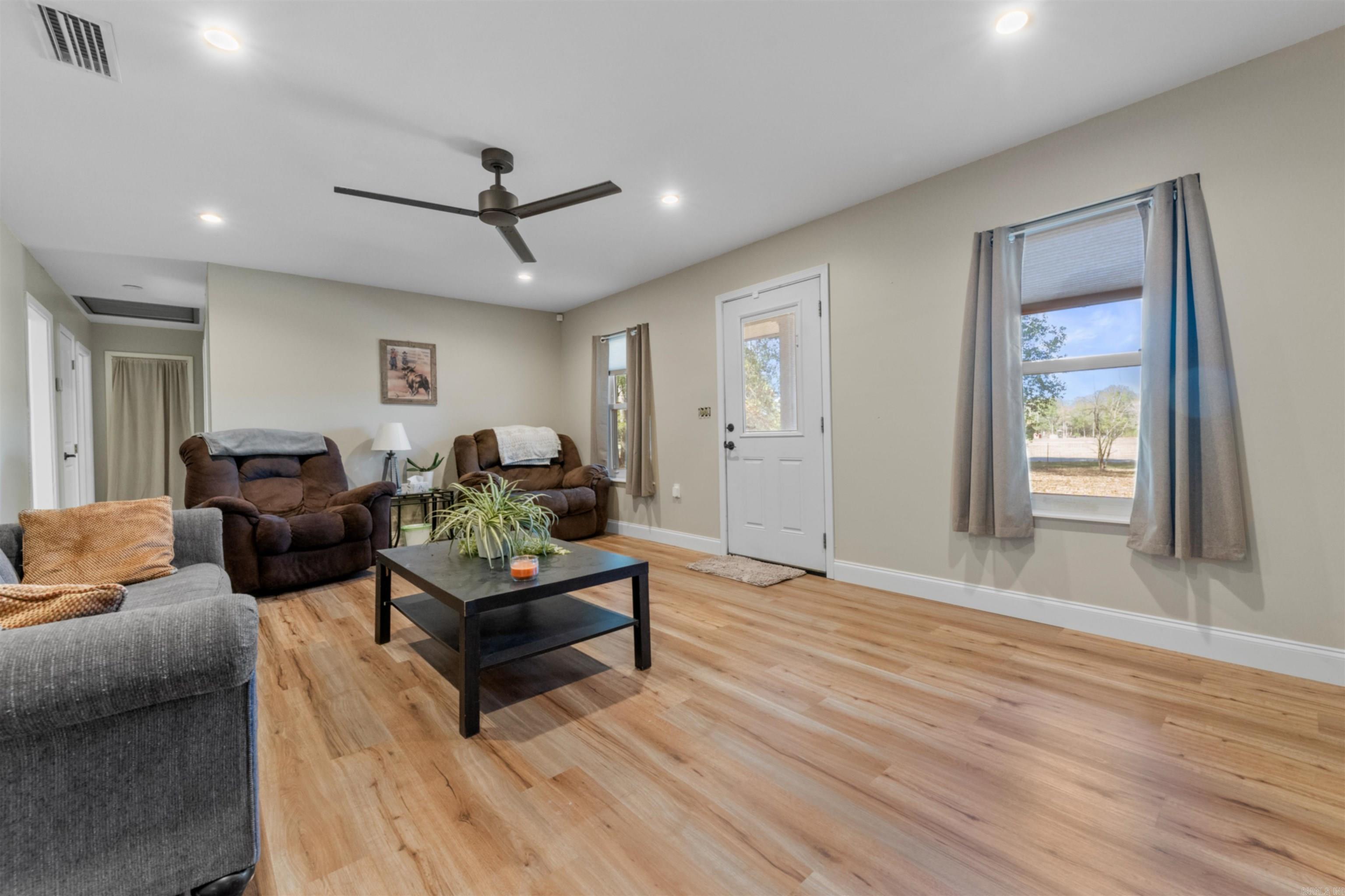 1909 W Republican Rd