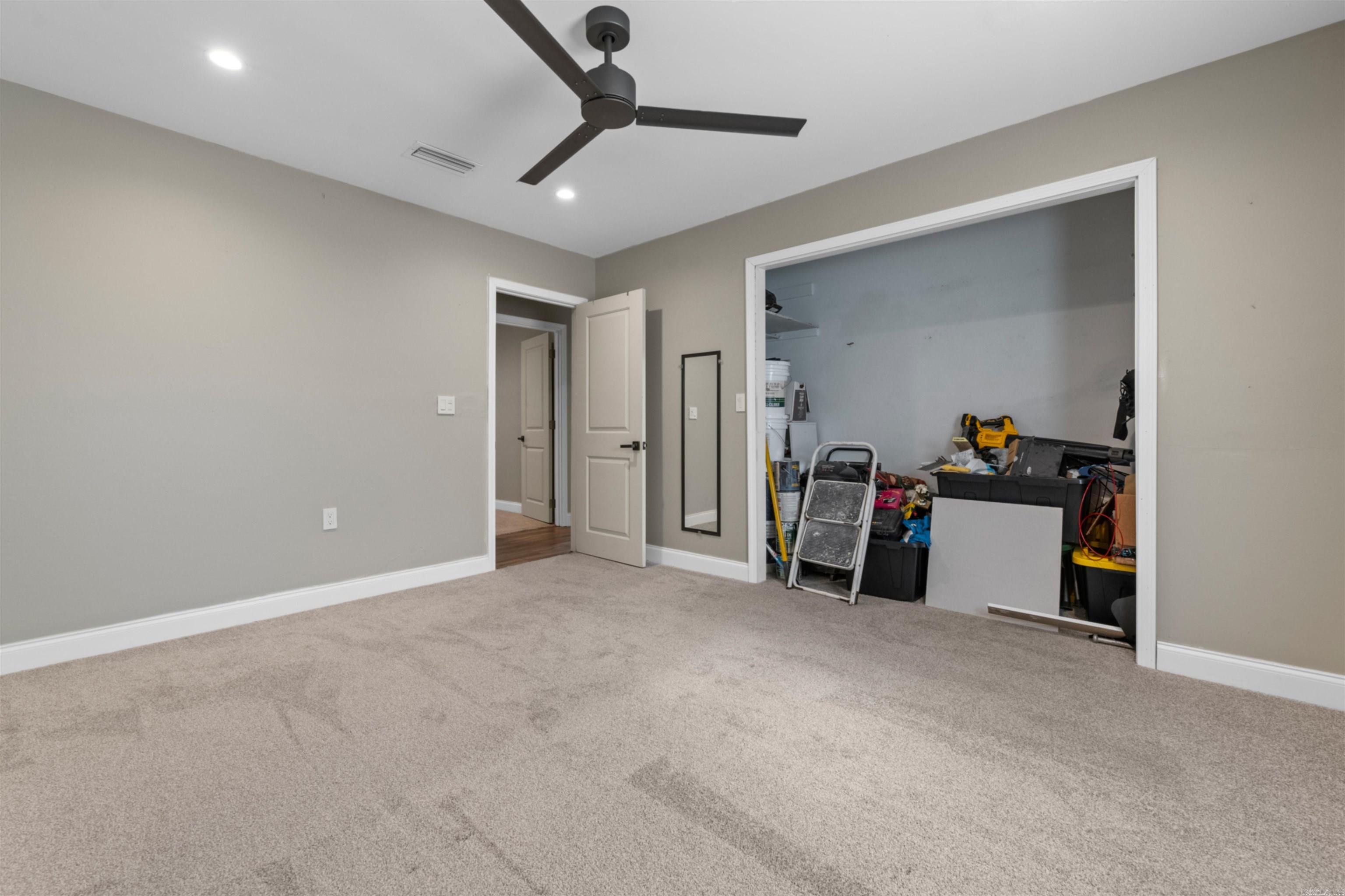 1909 W Republican Rd