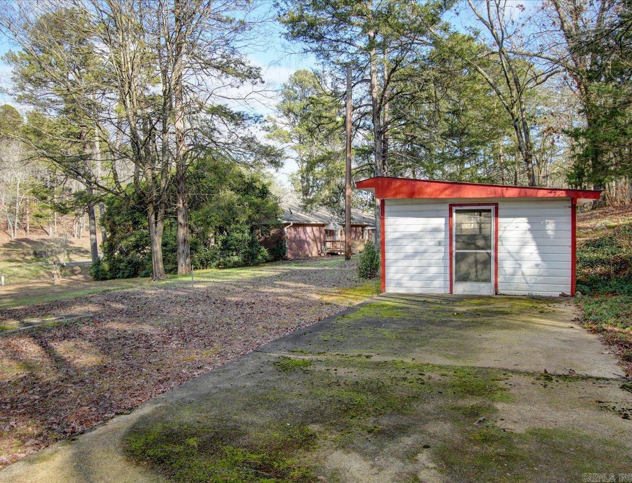 1095 HWY 8 E