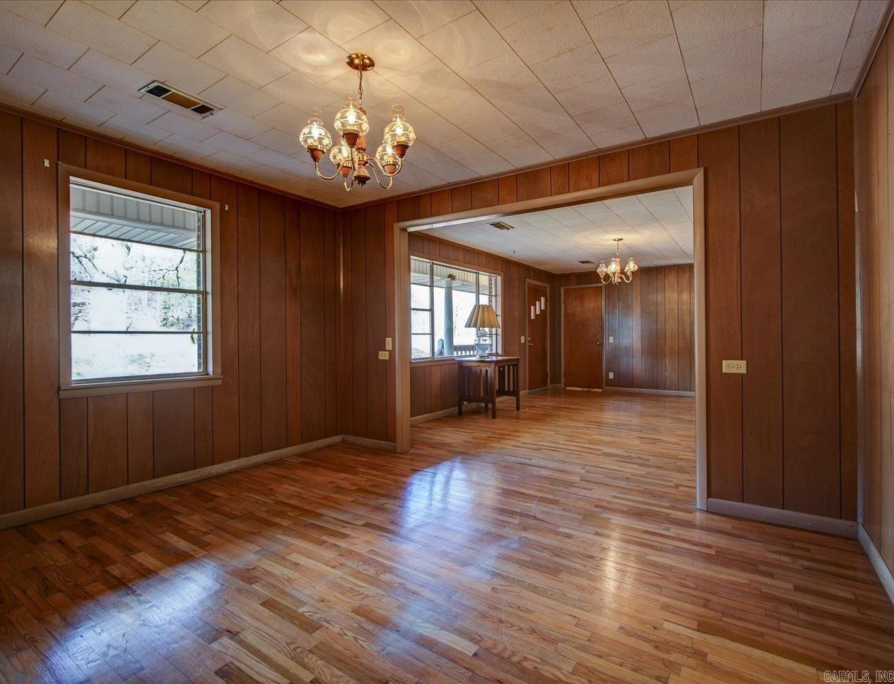 1095 HWY 8 E