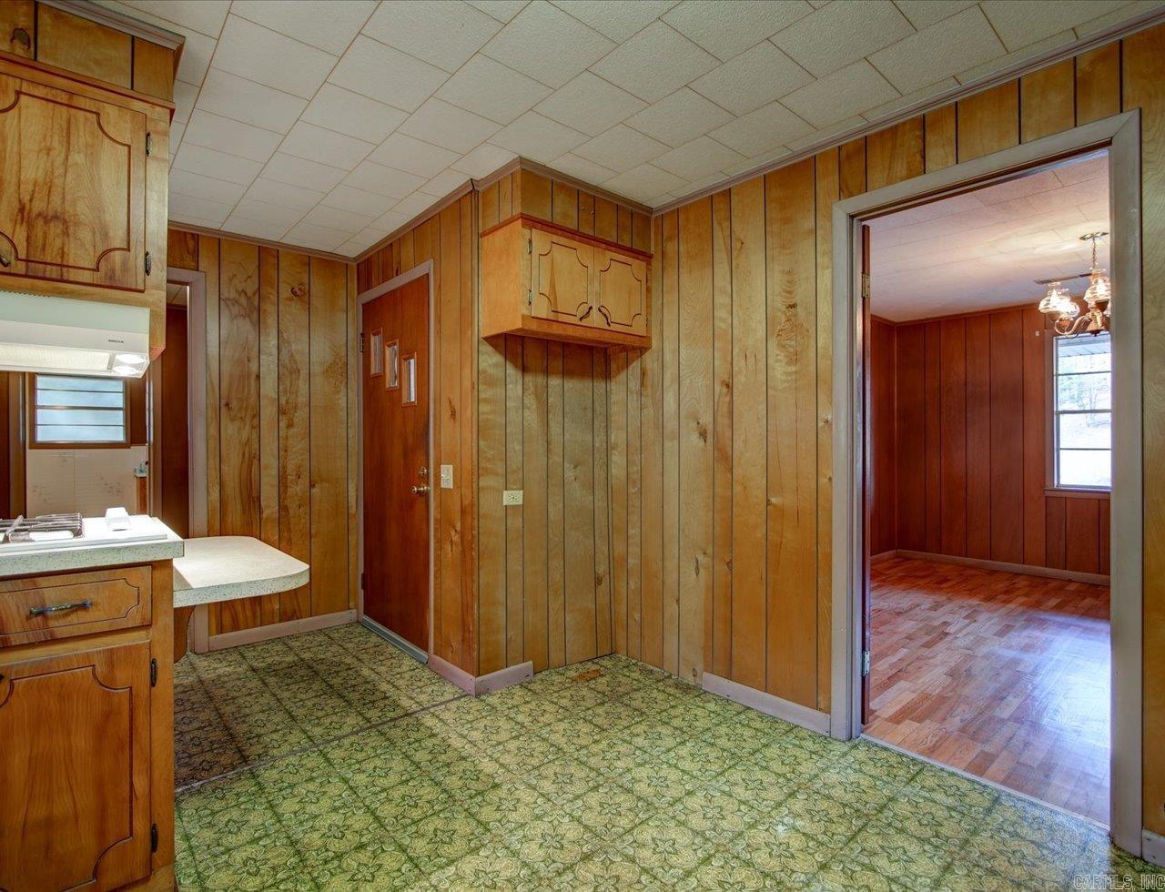 1095 HWY 8 E