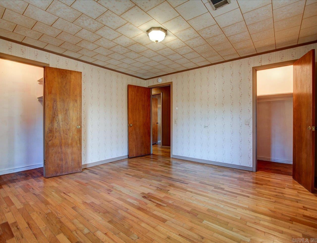 1095 HWY 8 E