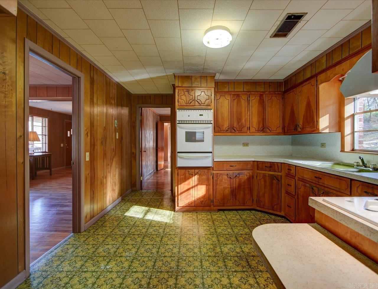 1095 HWY 8 E