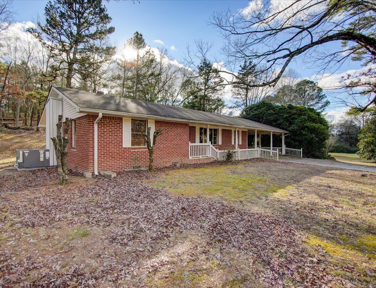 1095 HWY 8 E