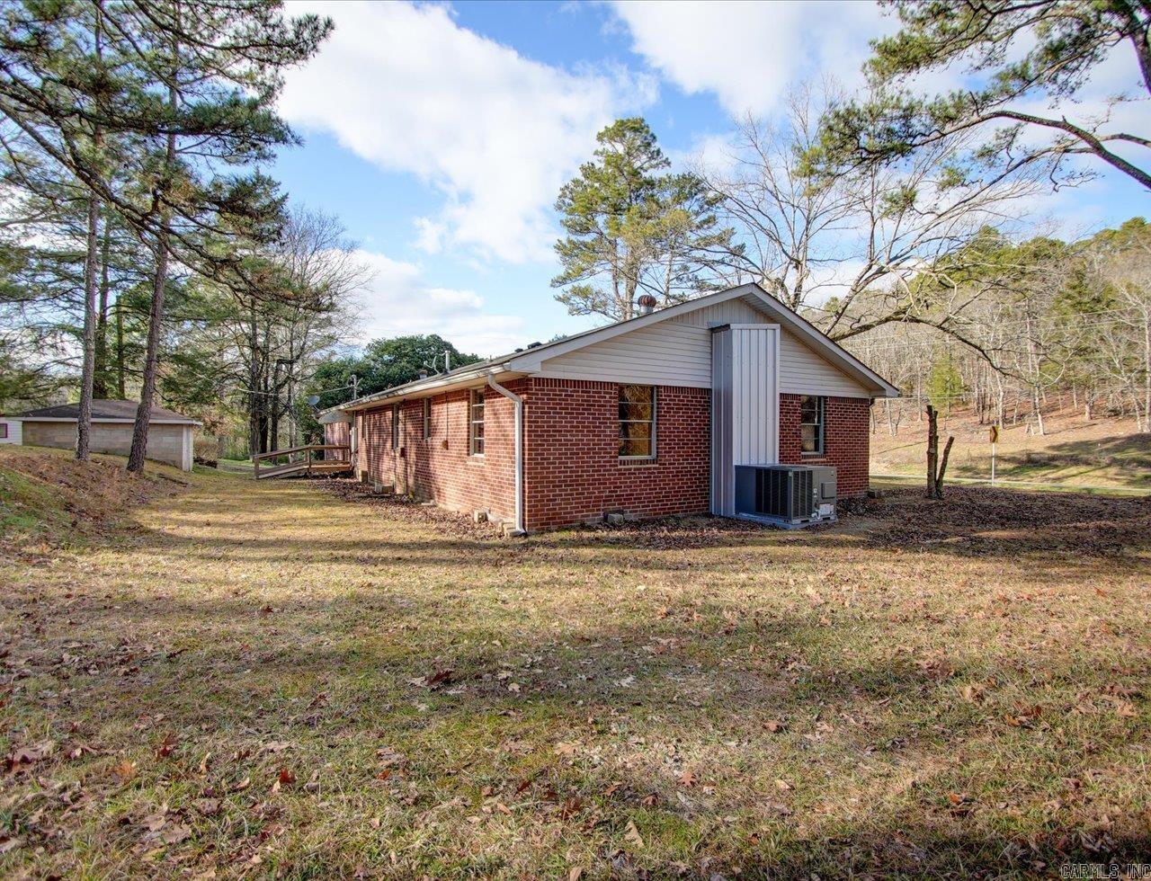 1095 HWY 8 E