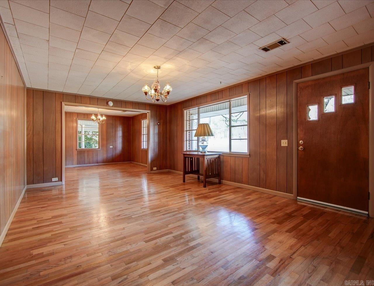 1095 HWY 8 E