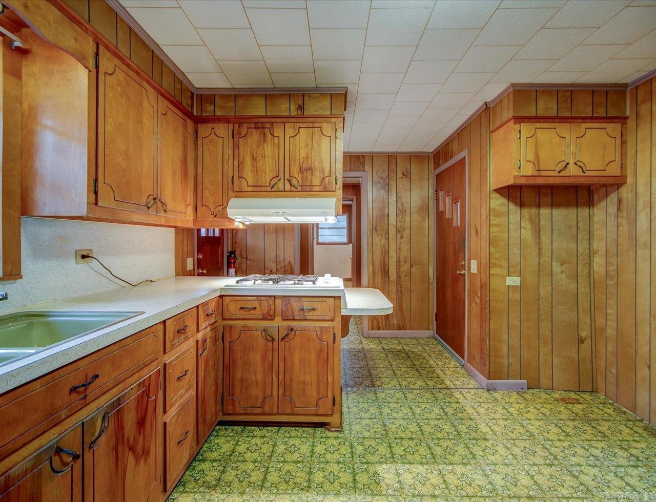 1095 HWY 8 E