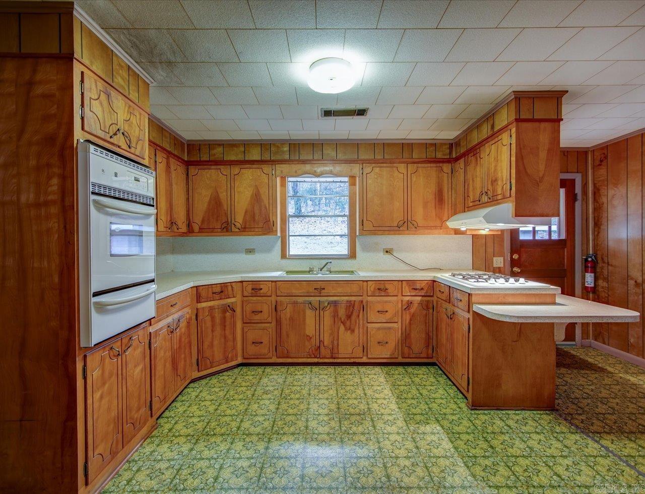 1095 HWY 8 E