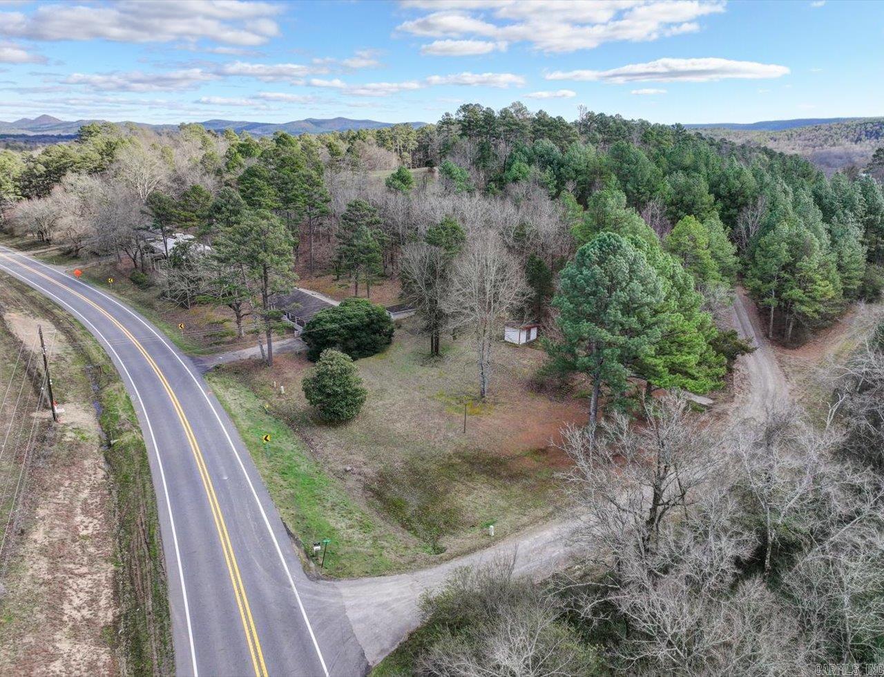 1095 HWY 8 E
