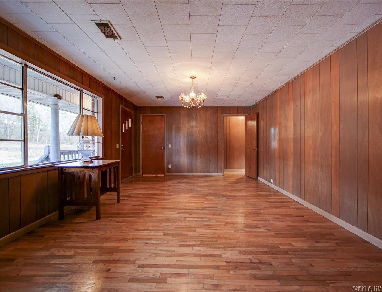 1095 HWY 8 E