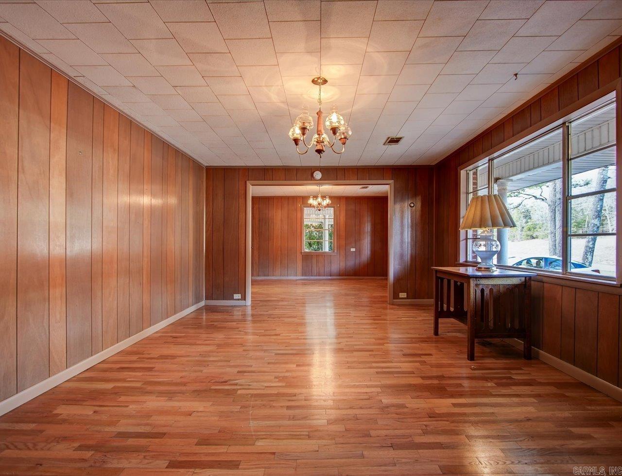 1095 HWY 8 E