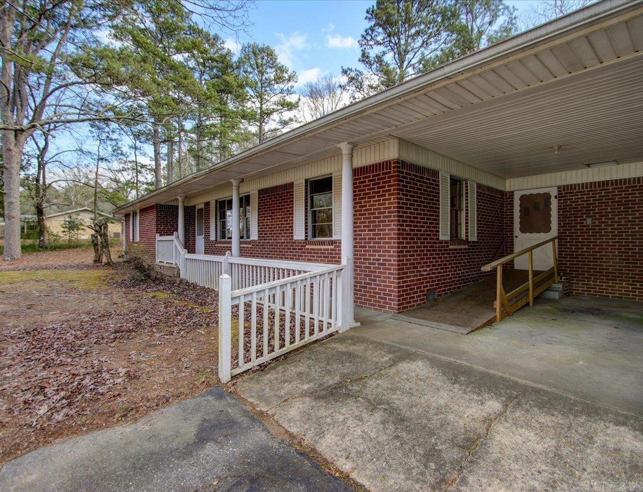 1095 HWY 8 E