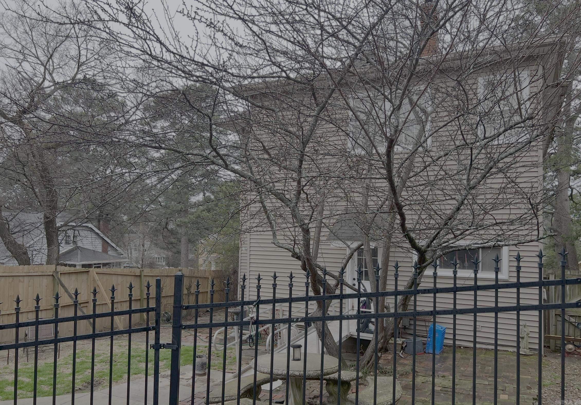 1200 Kavanaugh Boulevard