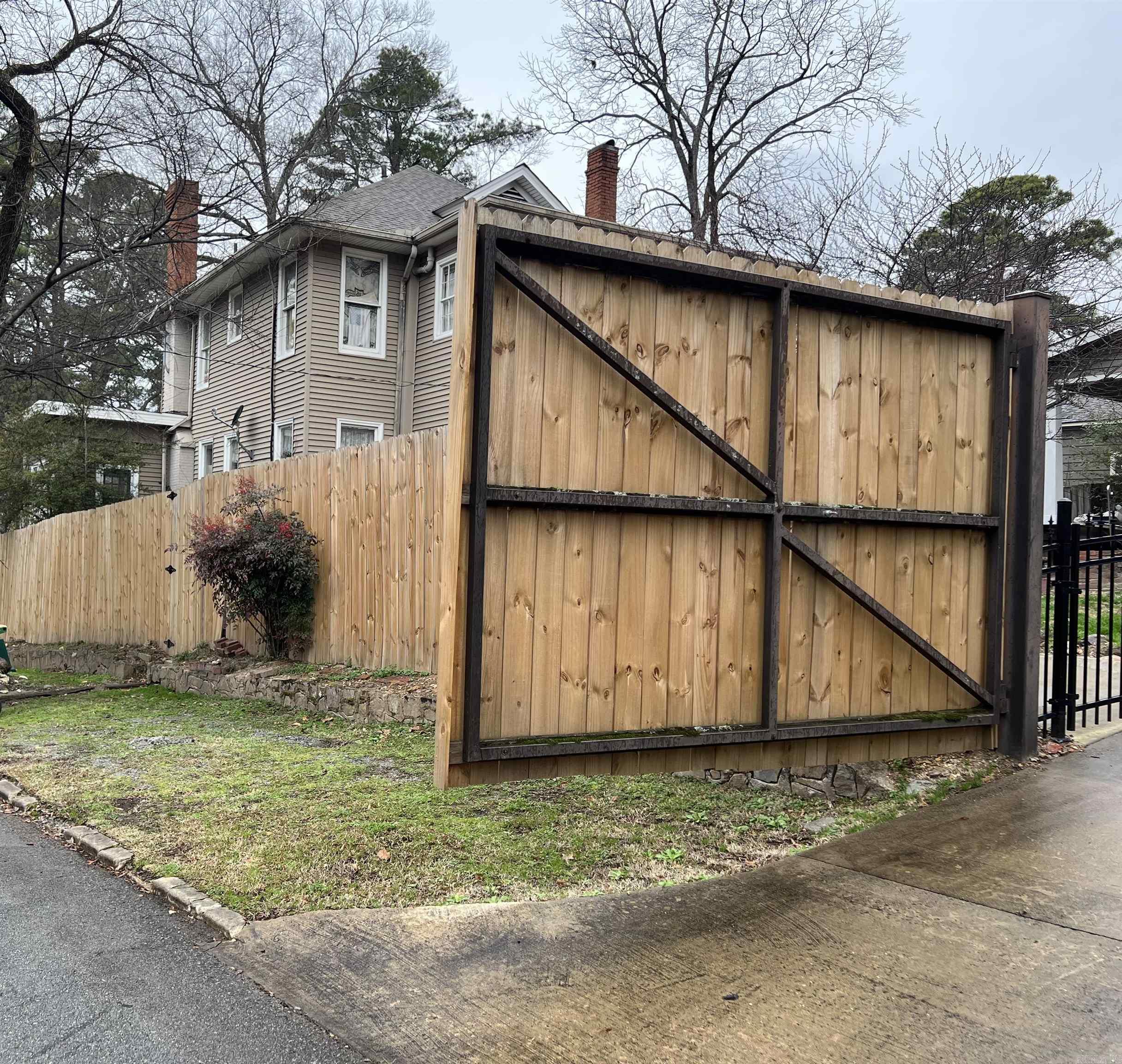 1200 Kavanaugh Boulevard