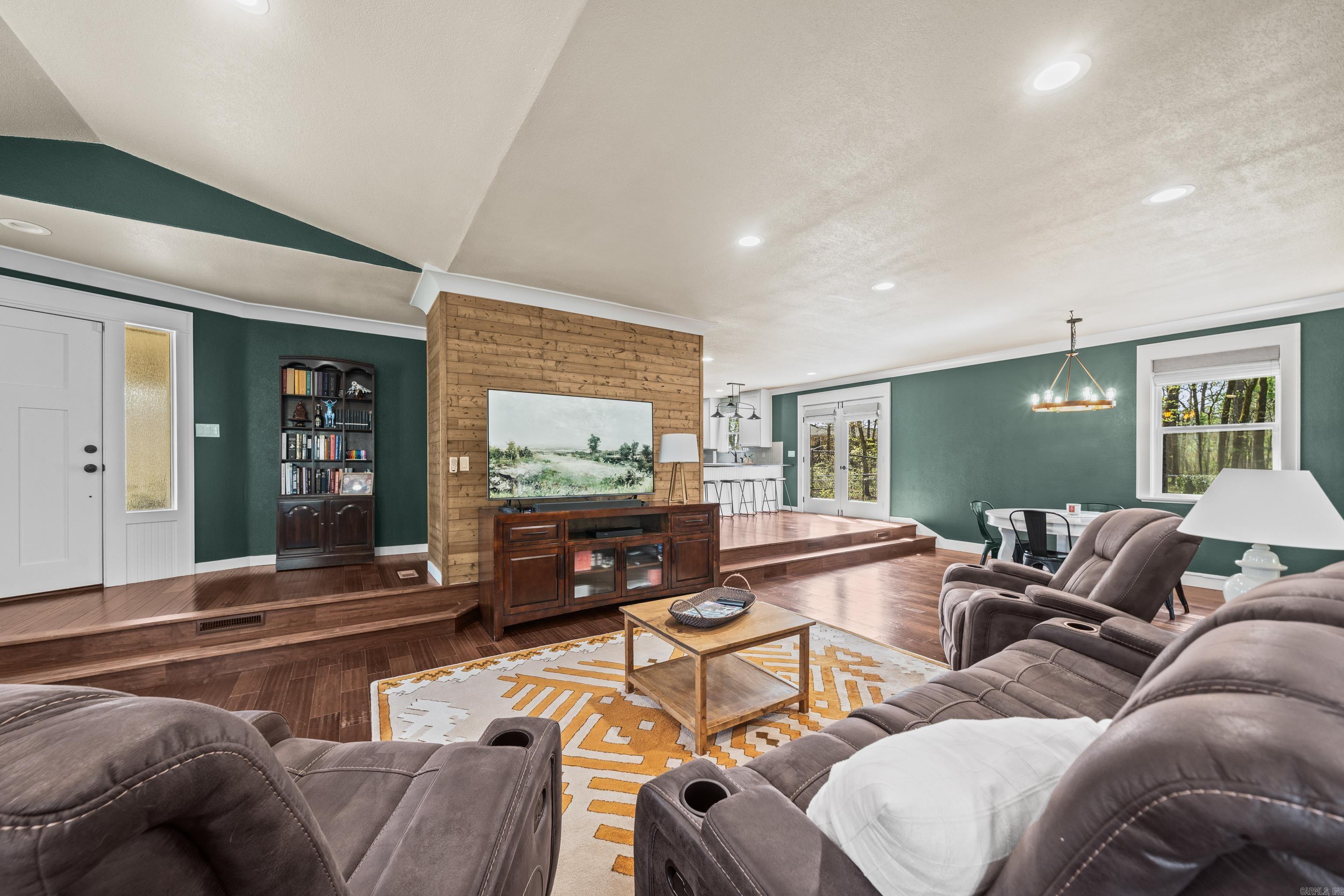 310 Rolling Acres