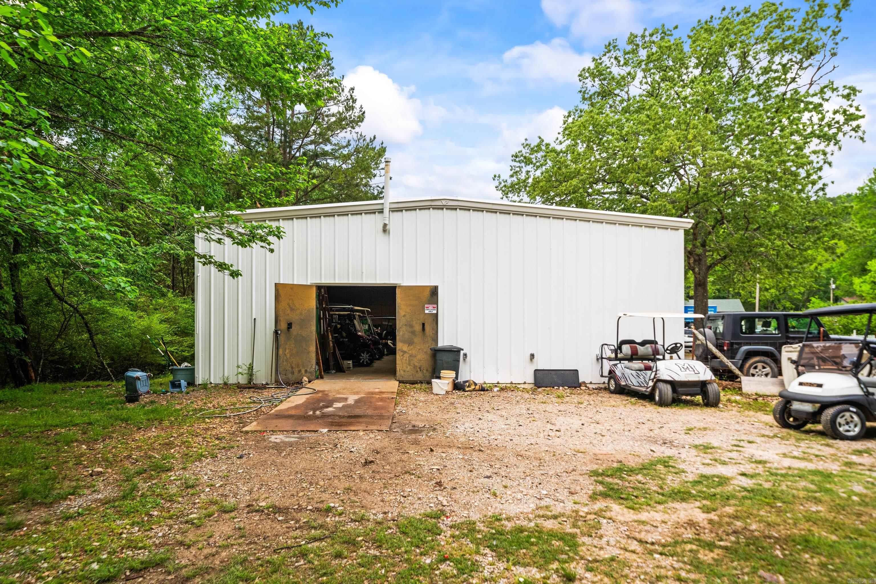 4060 N Highway 7 Highway