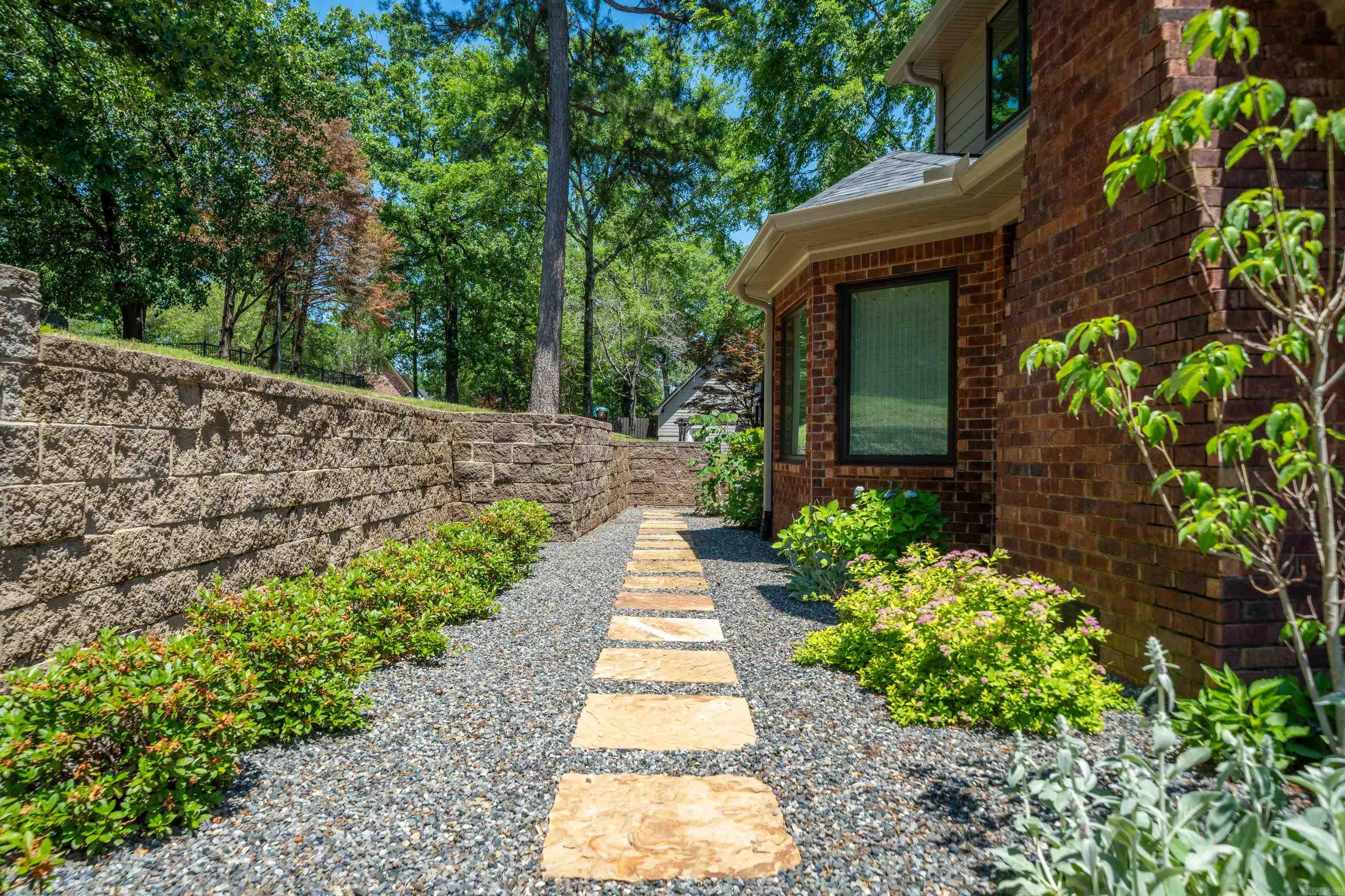 3 Stonegate Point