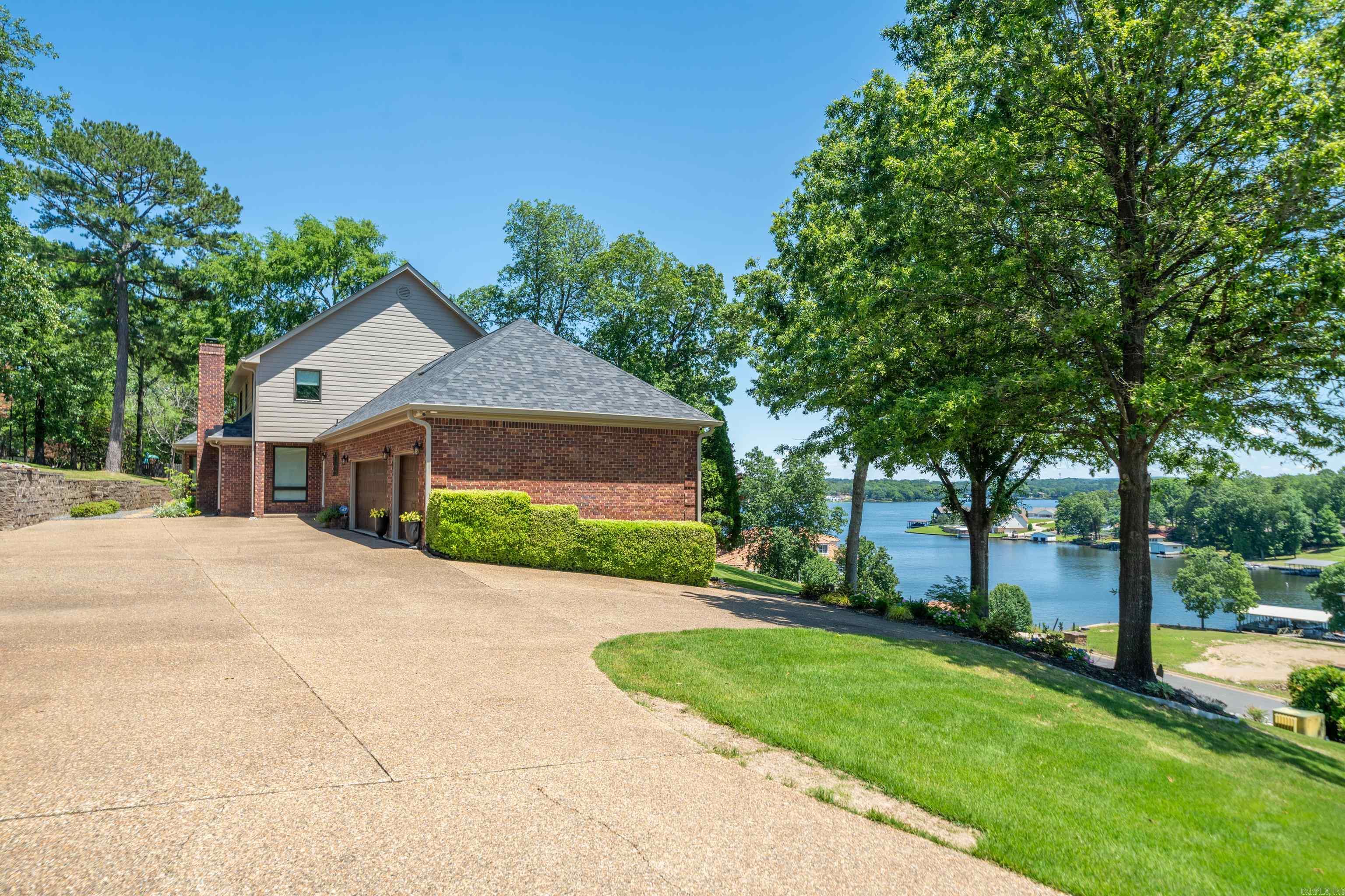 3 Stonegate Point