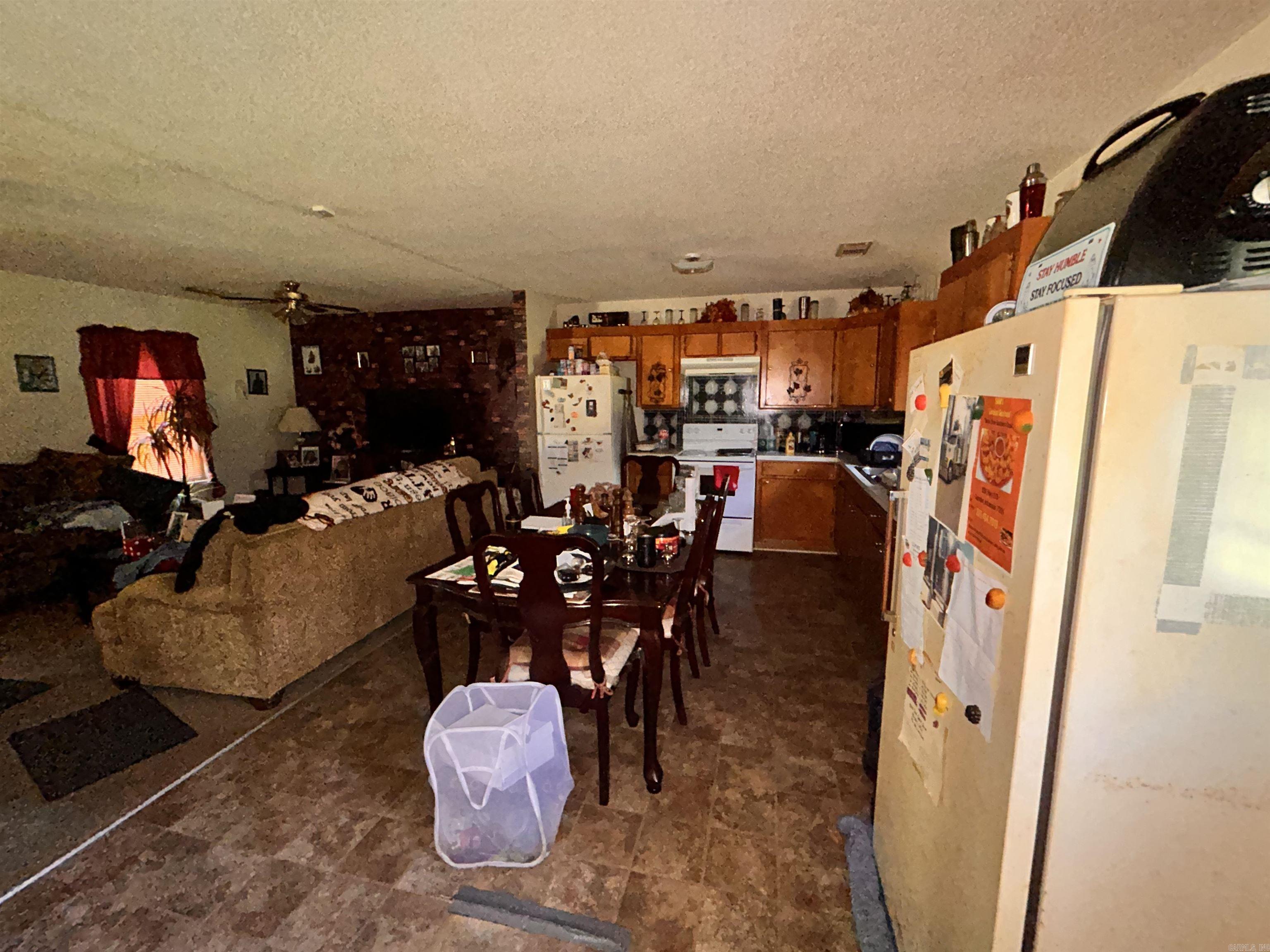 2597 Country Club RD