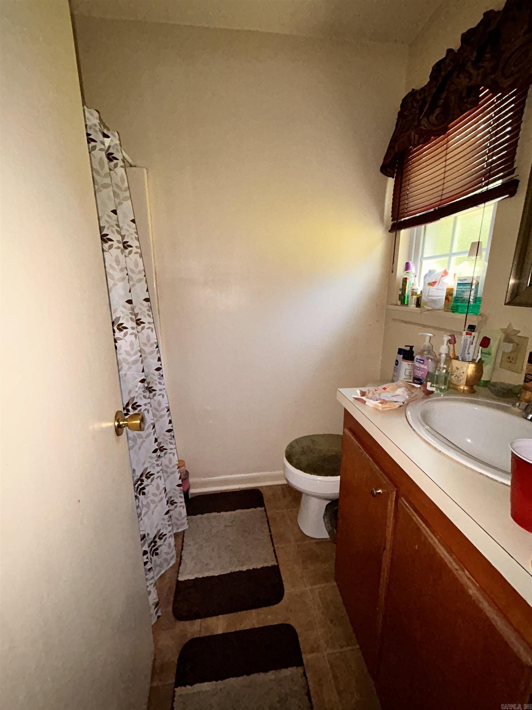 2597 Country Club RD