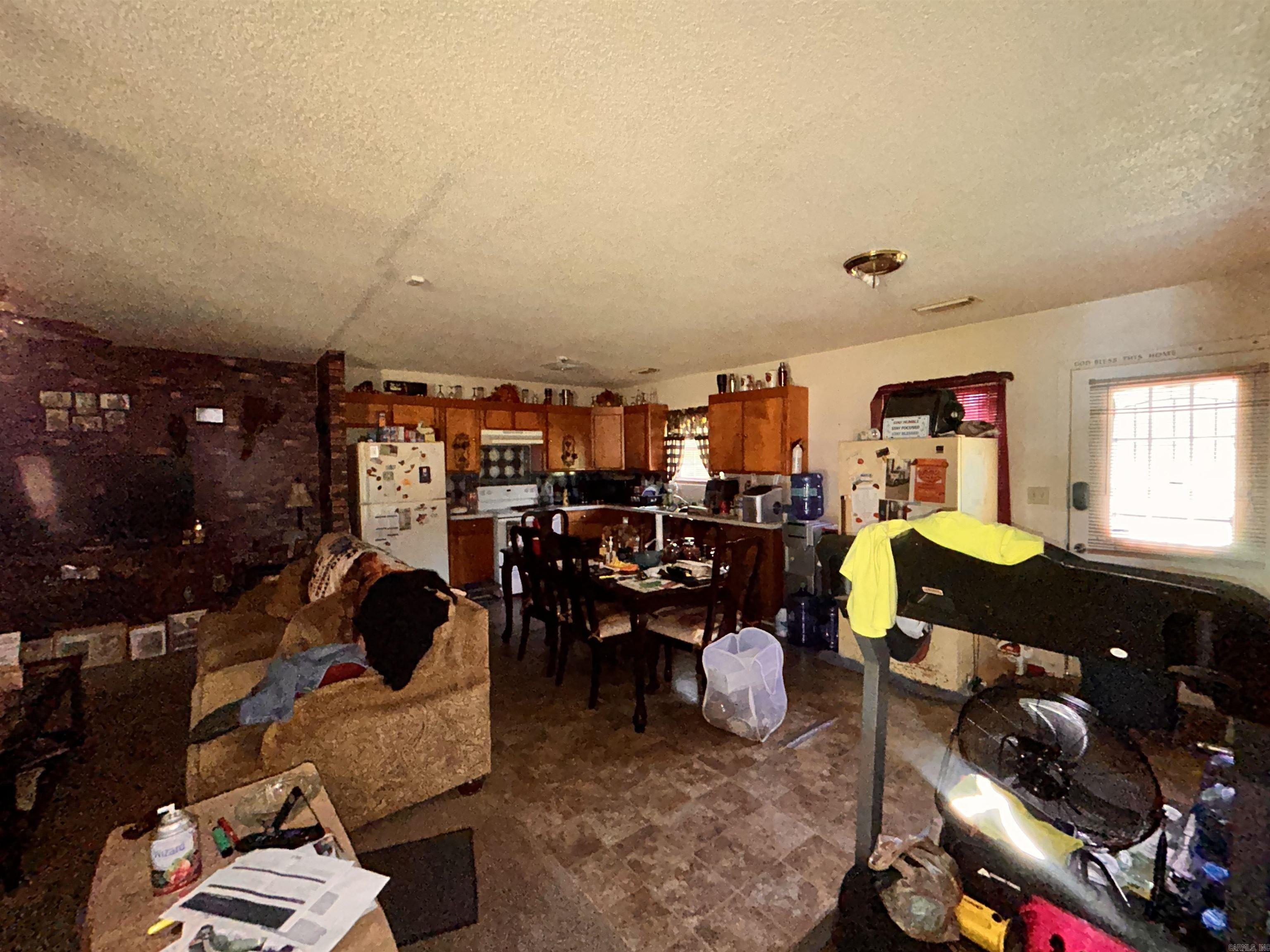 2597 Country Club RD