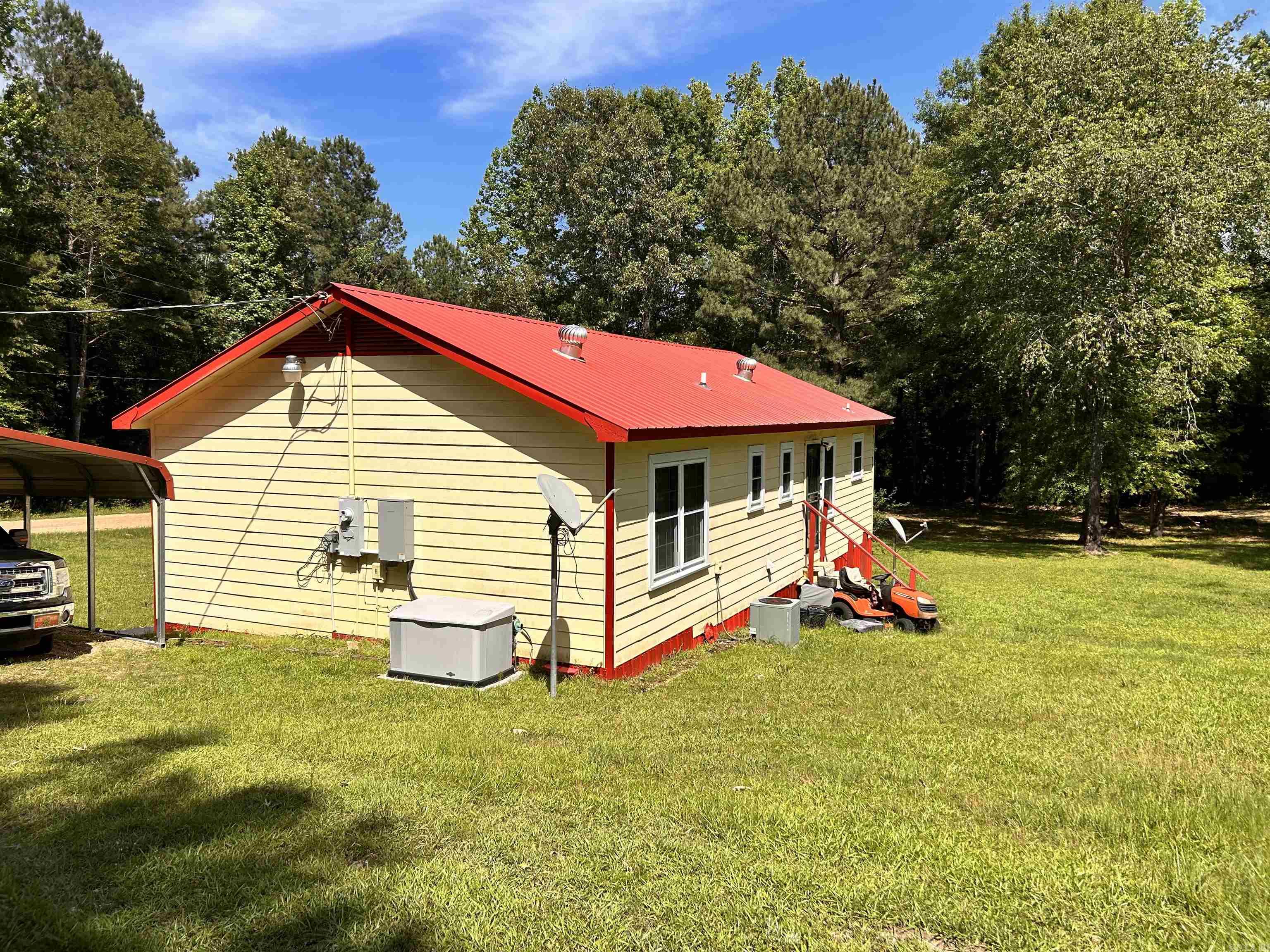 2597 Country Club RD