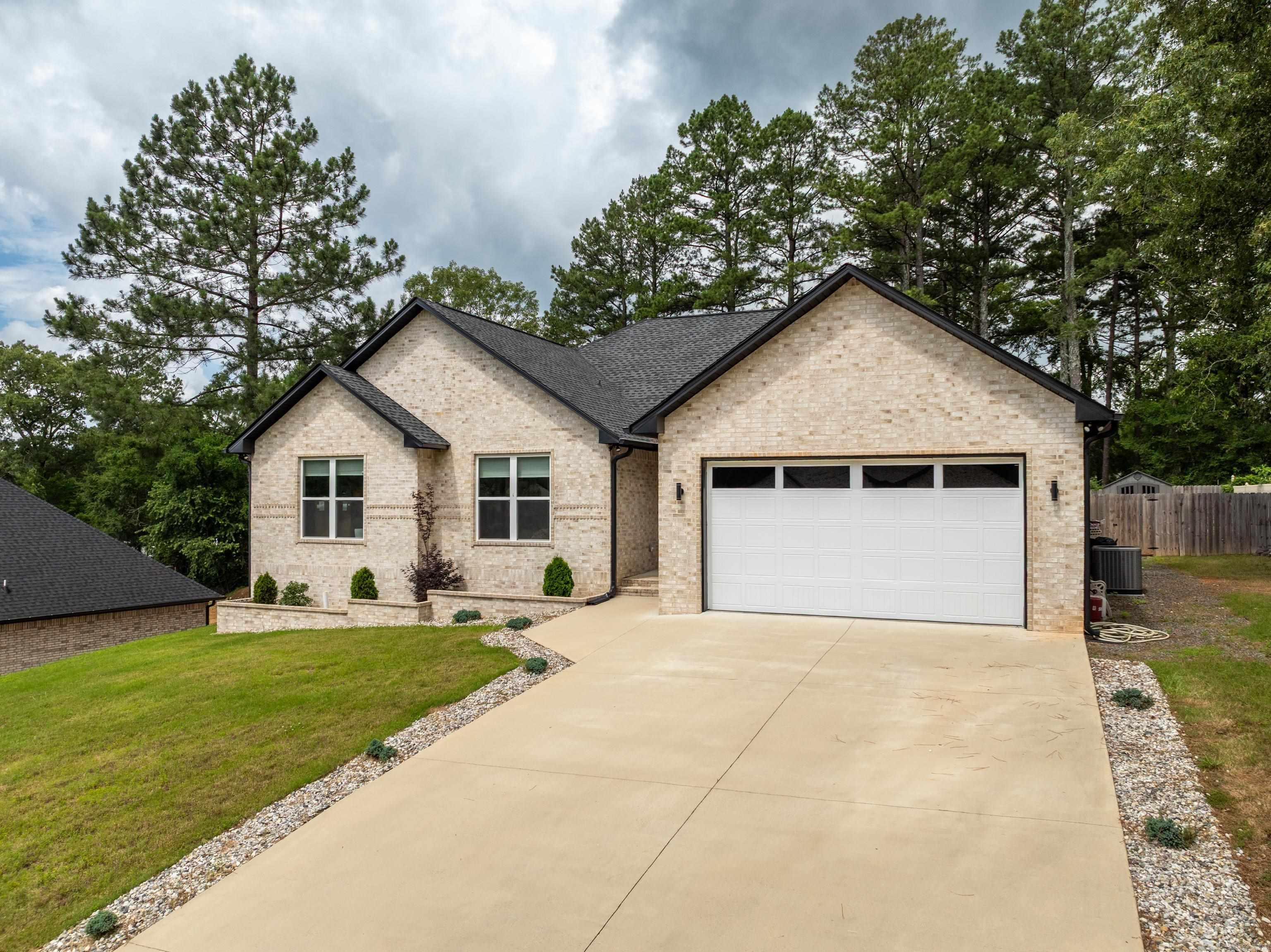141 Ridgeway Place