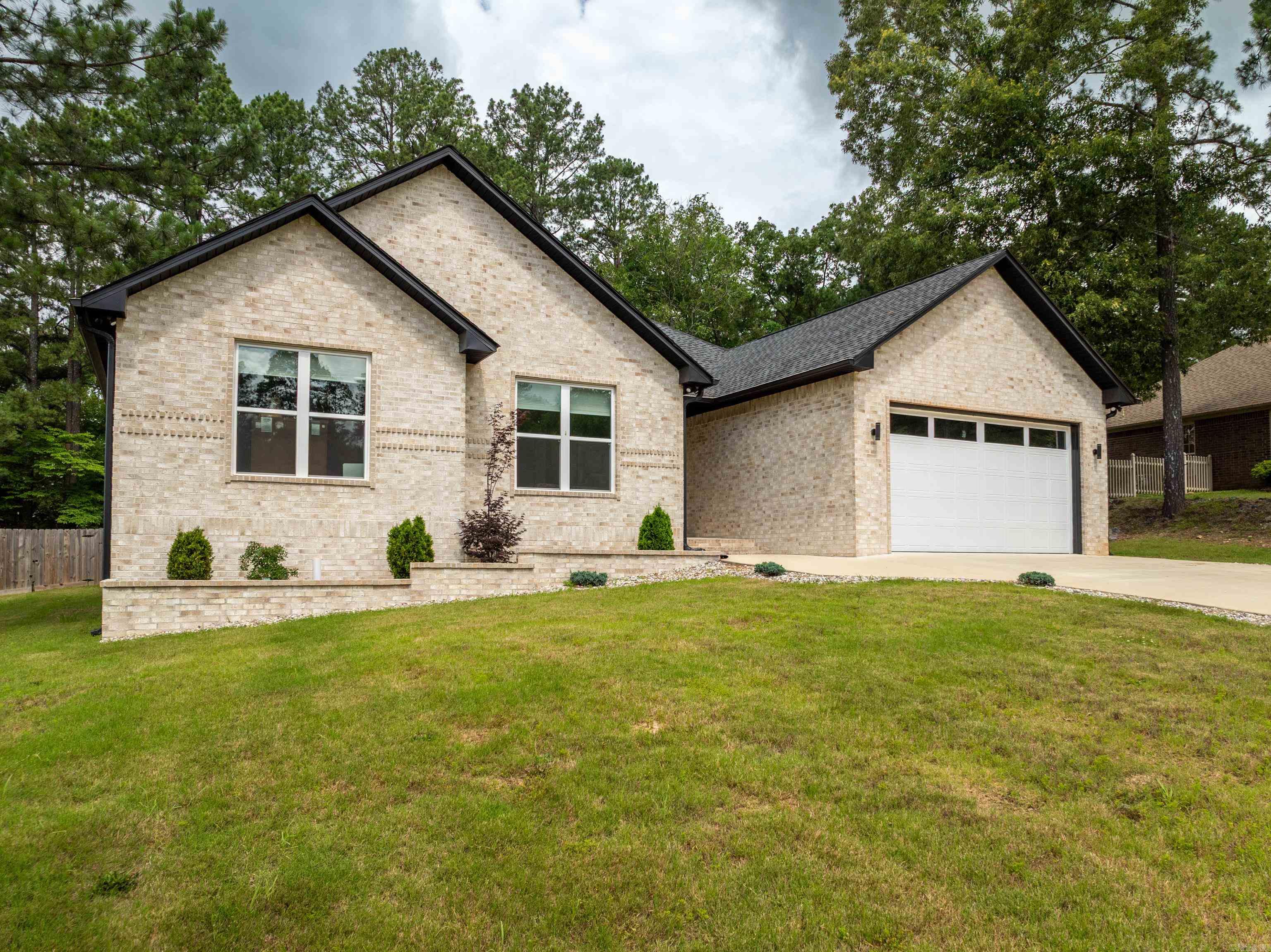 141 Ridgeway Place